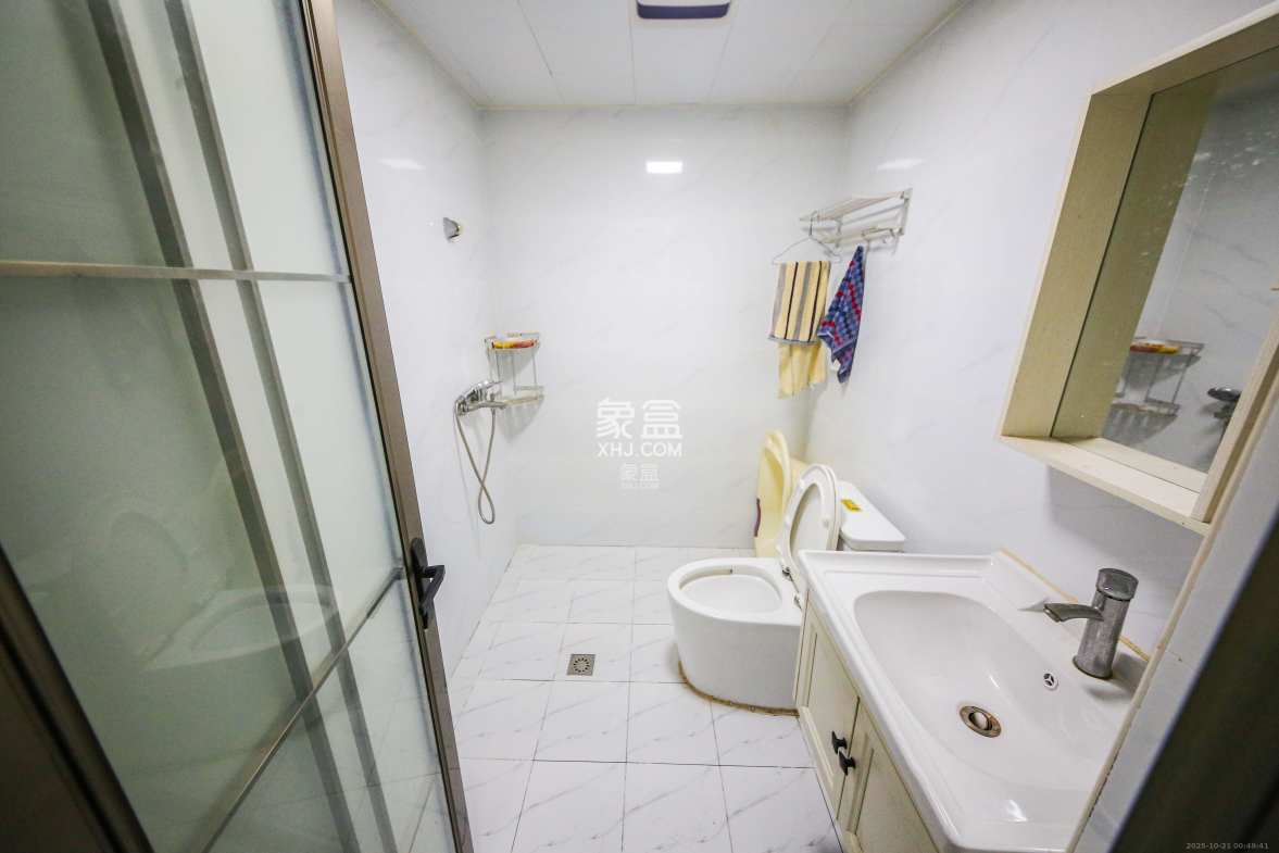 克拉美丽山庄(晟领国际)  4室2厅2卫    134.8万 克拉美丽山庄(晟领国际)  4室2厅2卫    134.8万卫生间