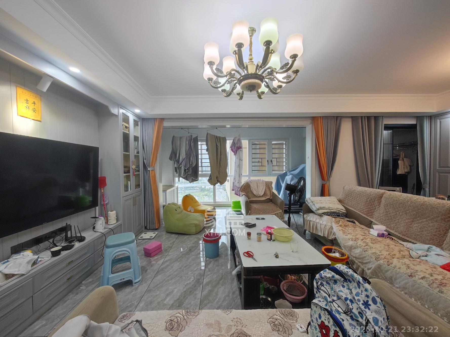 合能枫丹丽舍（柏悦名苑)  3室2厅2卫    148.0万客厅