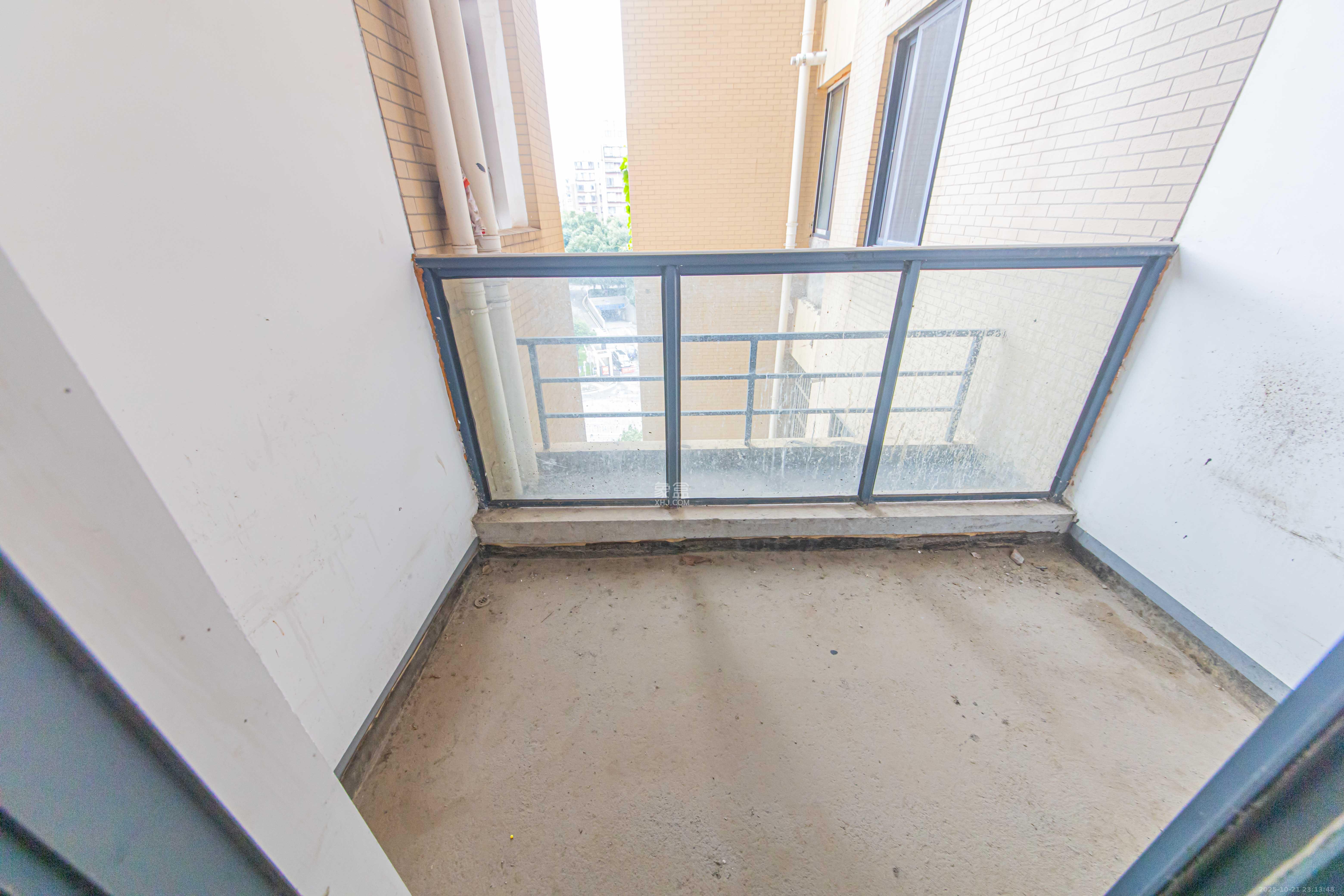 鑫远尚玺苑 4室2厅2卫 230.0万 鑫远尚玺苑 4室2厅2卫 230.0万阳台