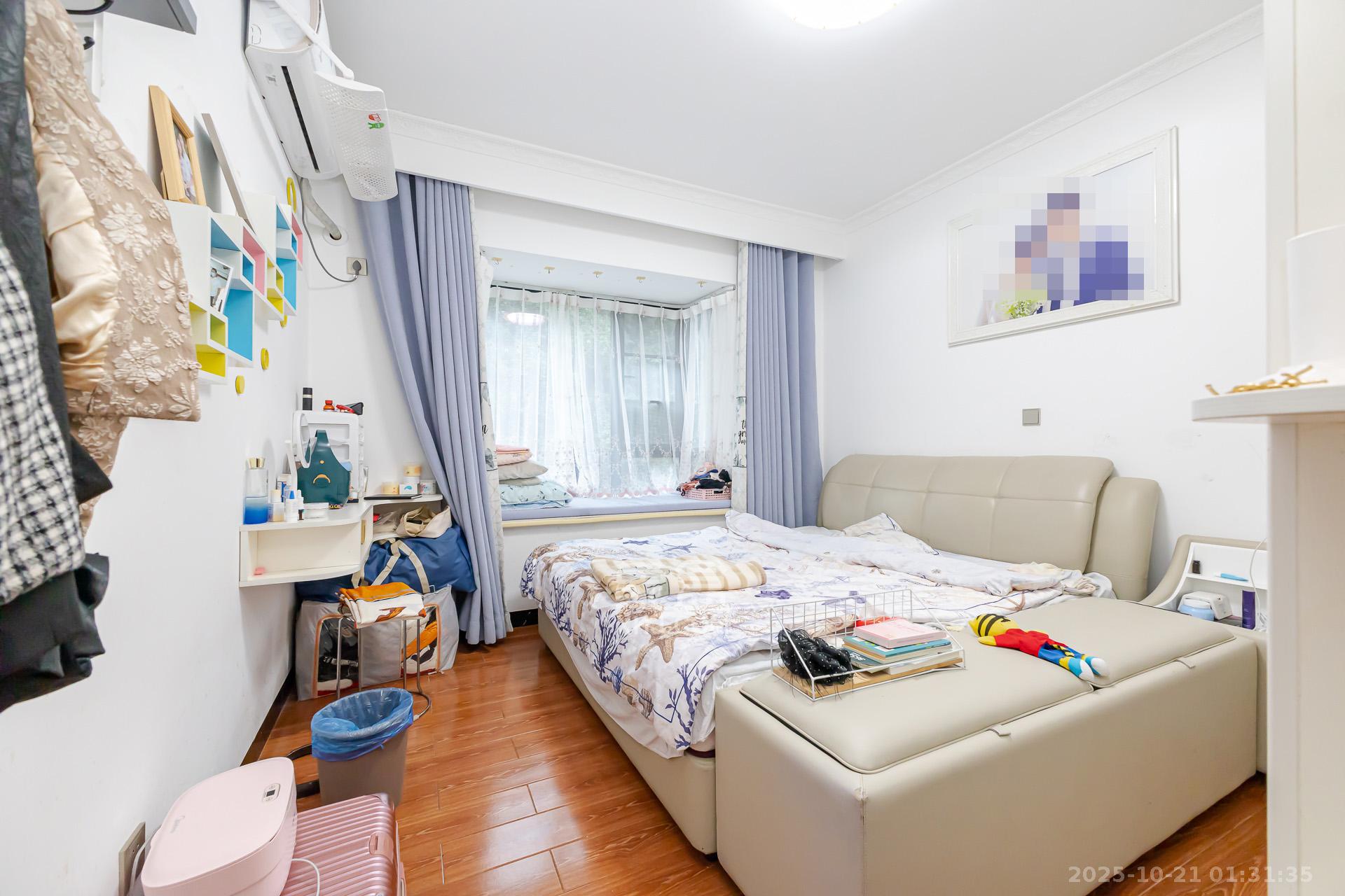 珠江东方明珠（新地东方明珠）三期  3室2厅2卫    64.8万卧室