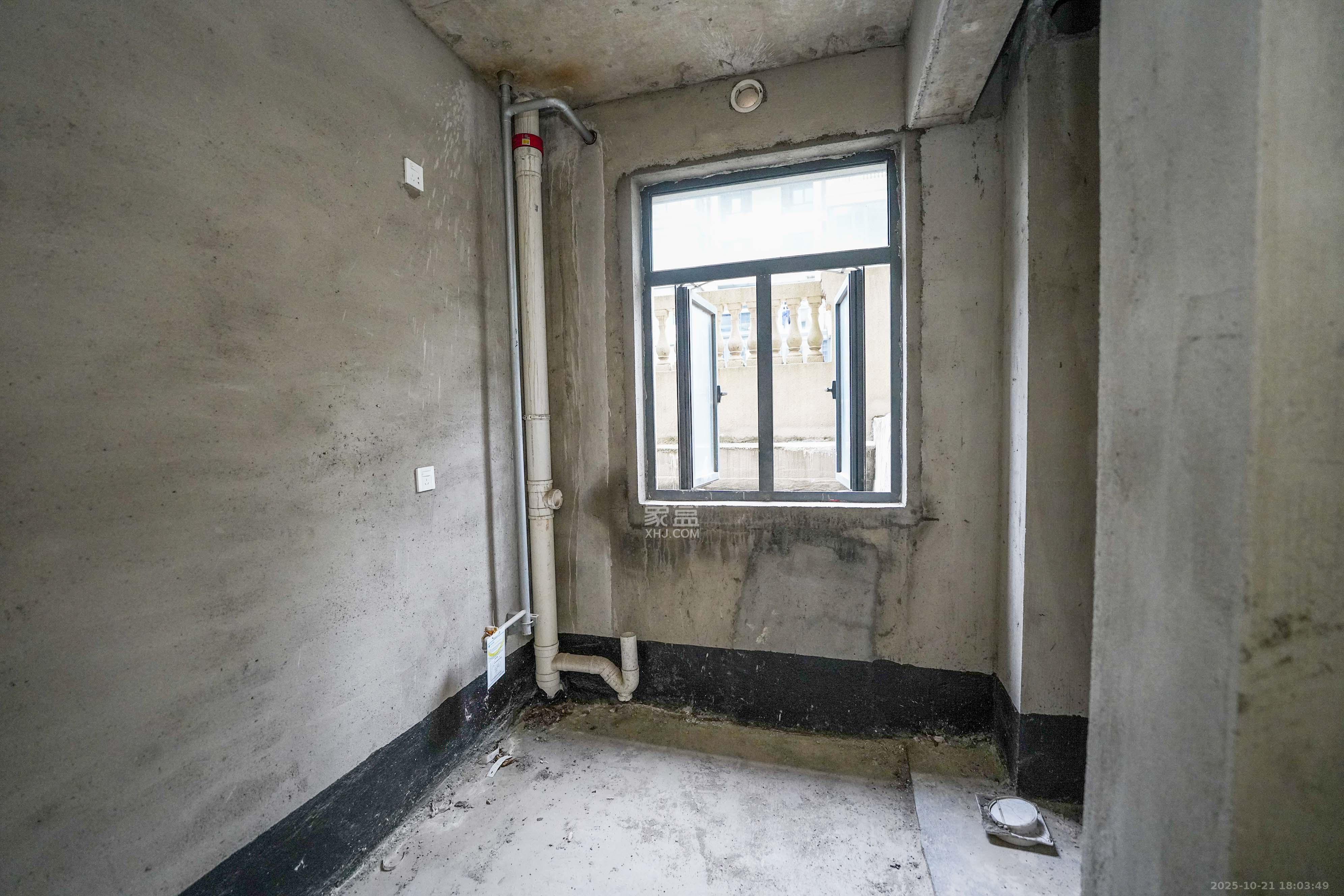 五矿万境蓝山  4室2厅2卫    170.0万厨房