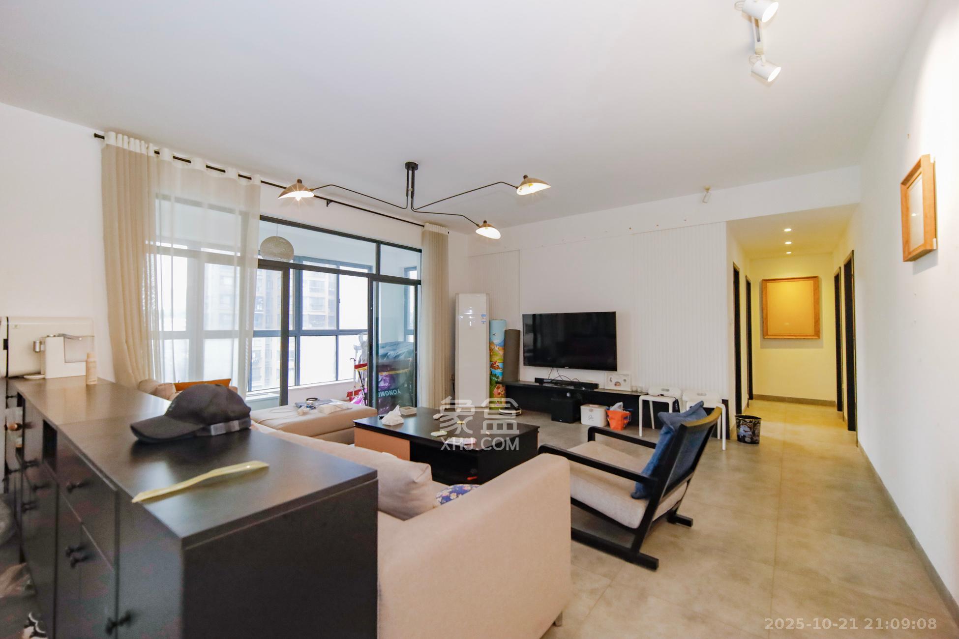 新盛珑璟台  3室2厅2卫    98.8万客厅