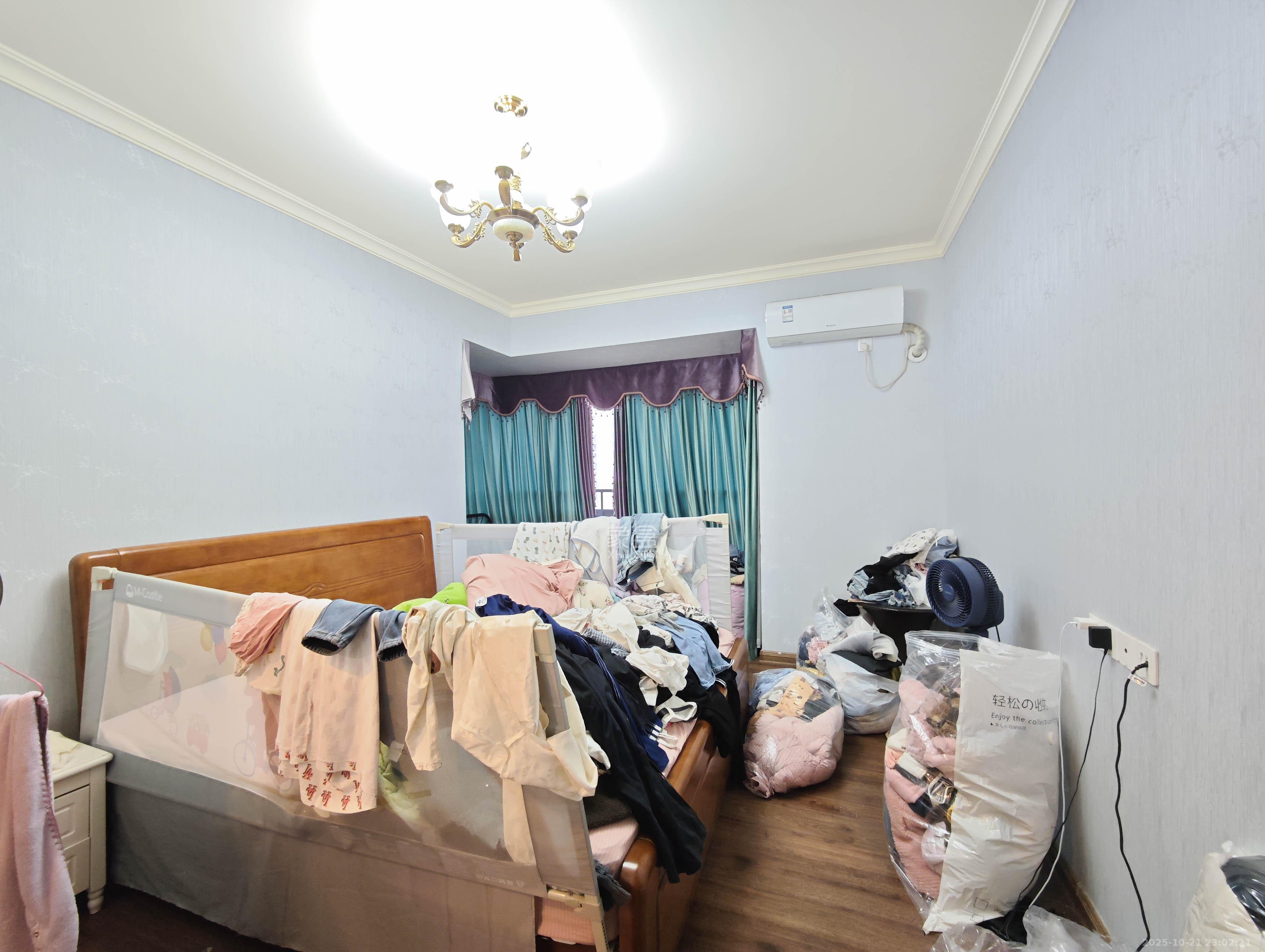 碧桂园南城首府(东宸林海) 4室2厅2卫 110.0万 碧桂园南城首府(东宸林海) 4室2厅2卫 110.0万卧室