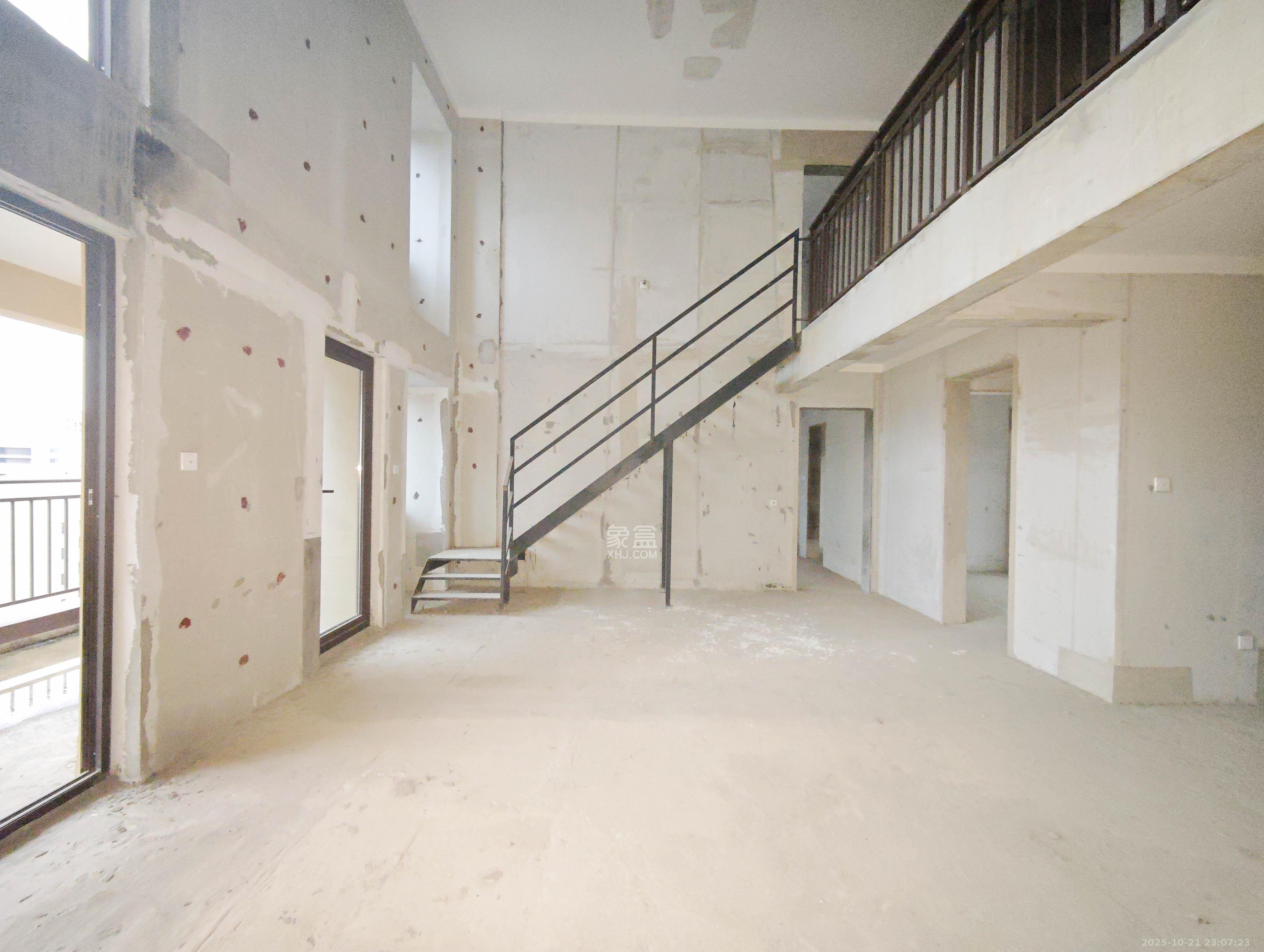 保利城(中航城国际社区、郡原美村) 1室0厅0卫 188.0万 保利城(中航城国际社区、郡原美村) 1室0厅0卫 188.0万客厅