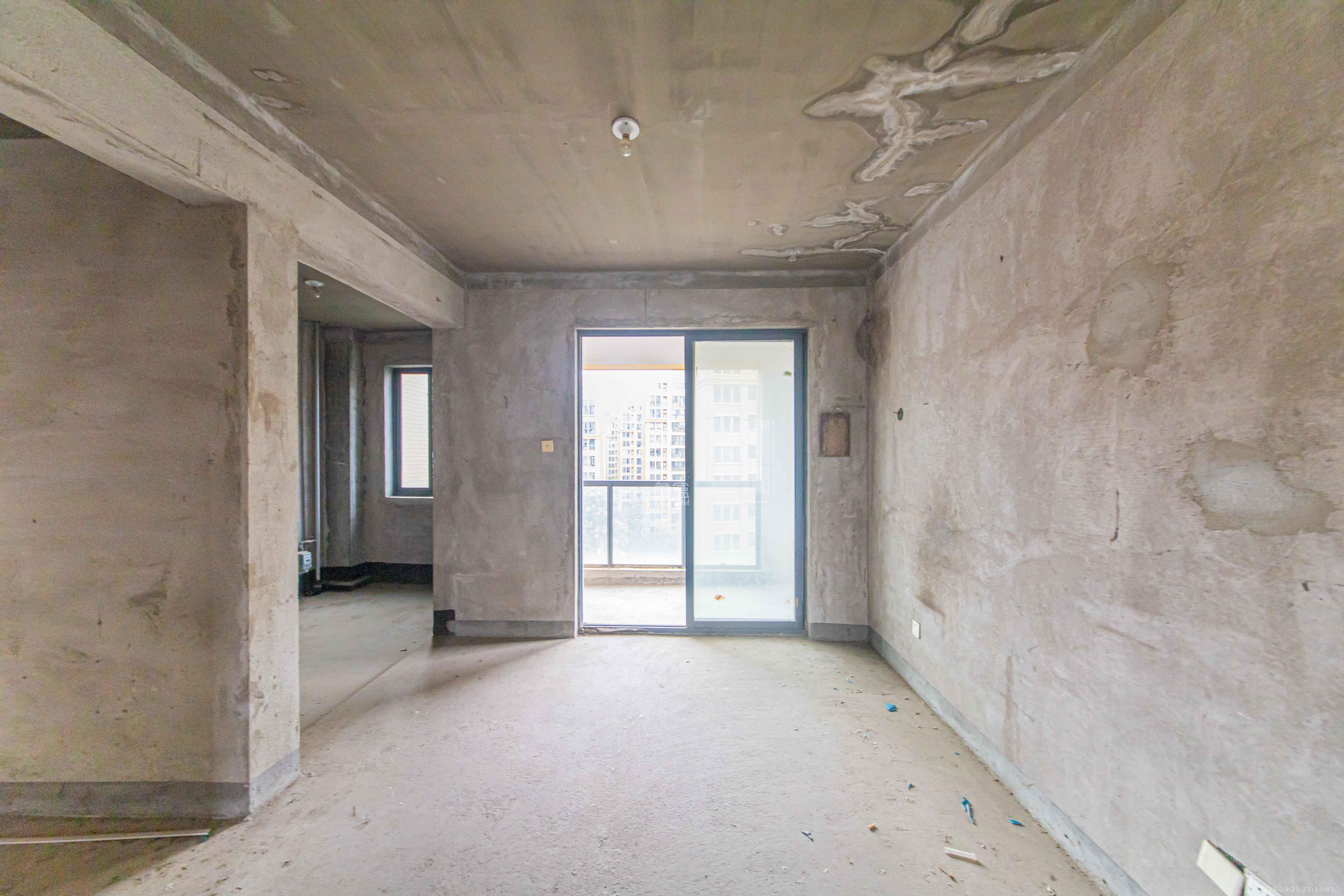 鑫远尚玺苑 4室2厅2卫 230.0万 鑫远尚玺苑 4室2厅2卫 230.0万客厅