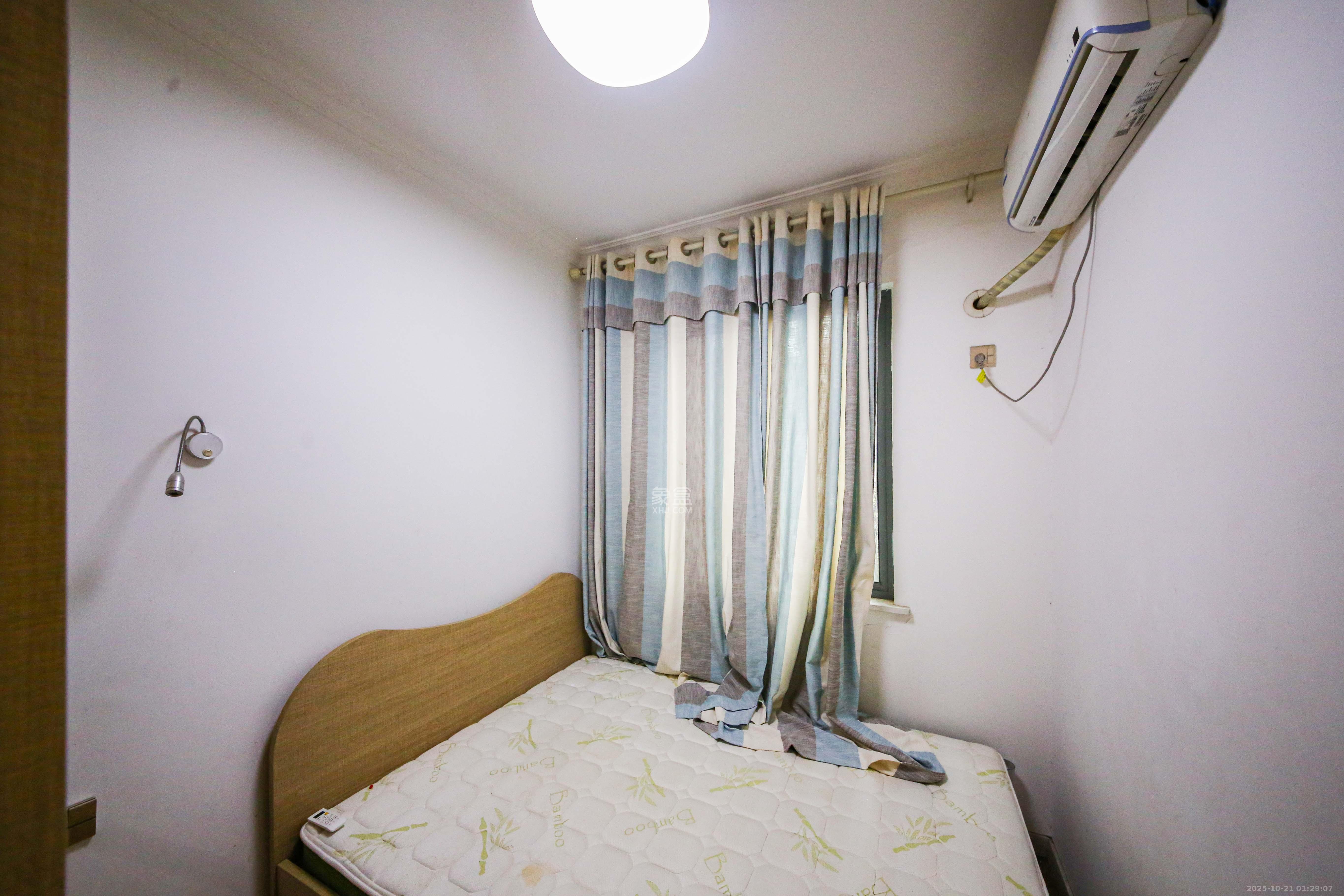 鑫远湘府逸园  3室2厅1卫    71.0万 鑫远湘府逸园  3室2厅1卫    71.0万卧室