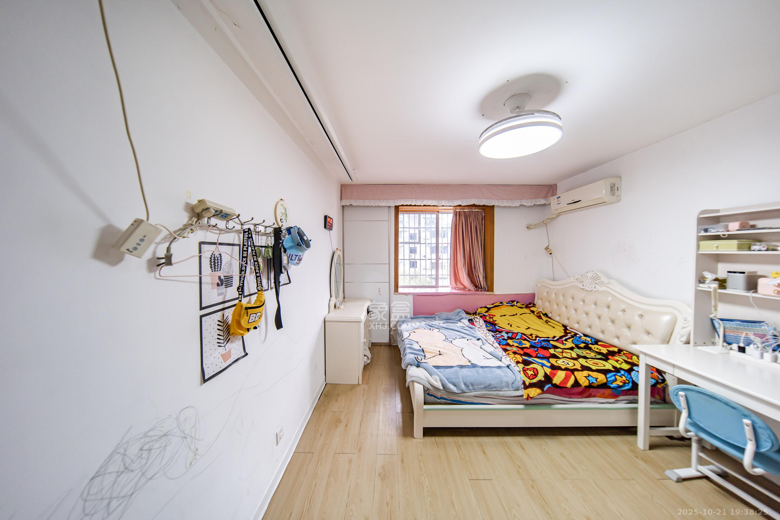 科教新村  3室2厅2卫    95.0万 科教新村  3室2厅2卫    95.0万卧室