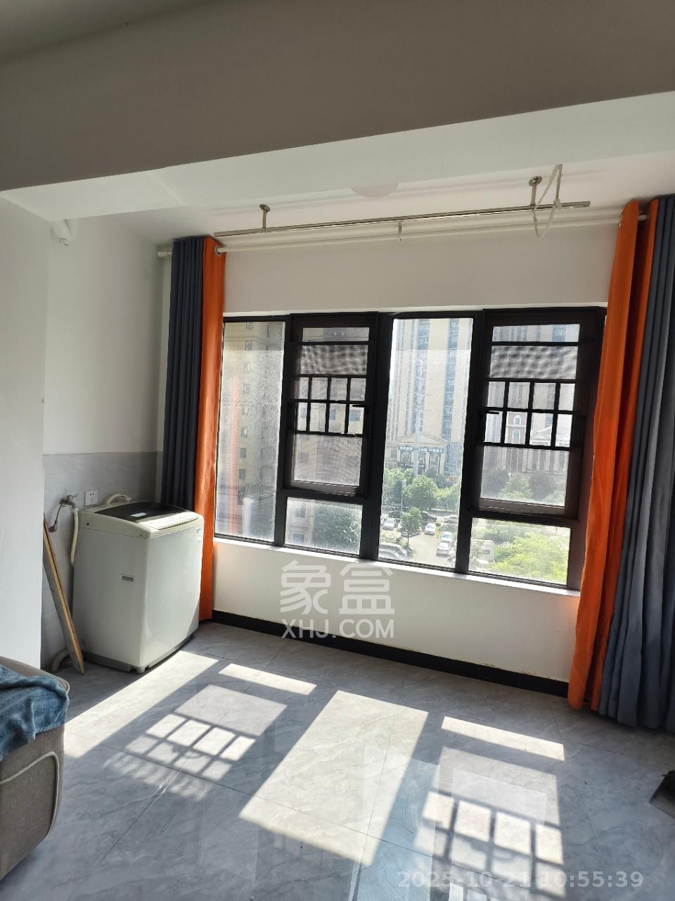 澳海月亮湾  3室2厅2卫    1700.0元/月室内图