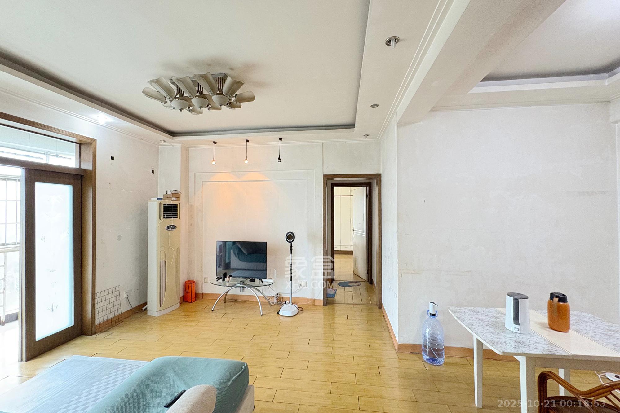 都市先锋 2室2厅1卫 67.0万 都市先锋 2室2厅1卫 67.0万客厅