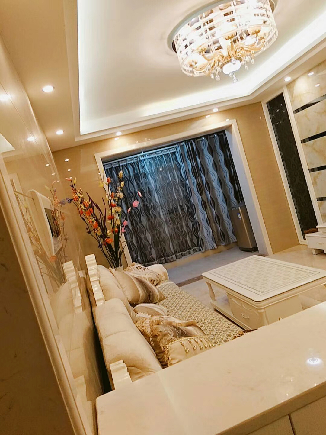 冠都现代城(冠都幸福彼岸) 3室2厅2卫 2300.0元/月 冠都现代城(冠都幸福彼岸) 3室2厅2卫 2300.0元/月室内图