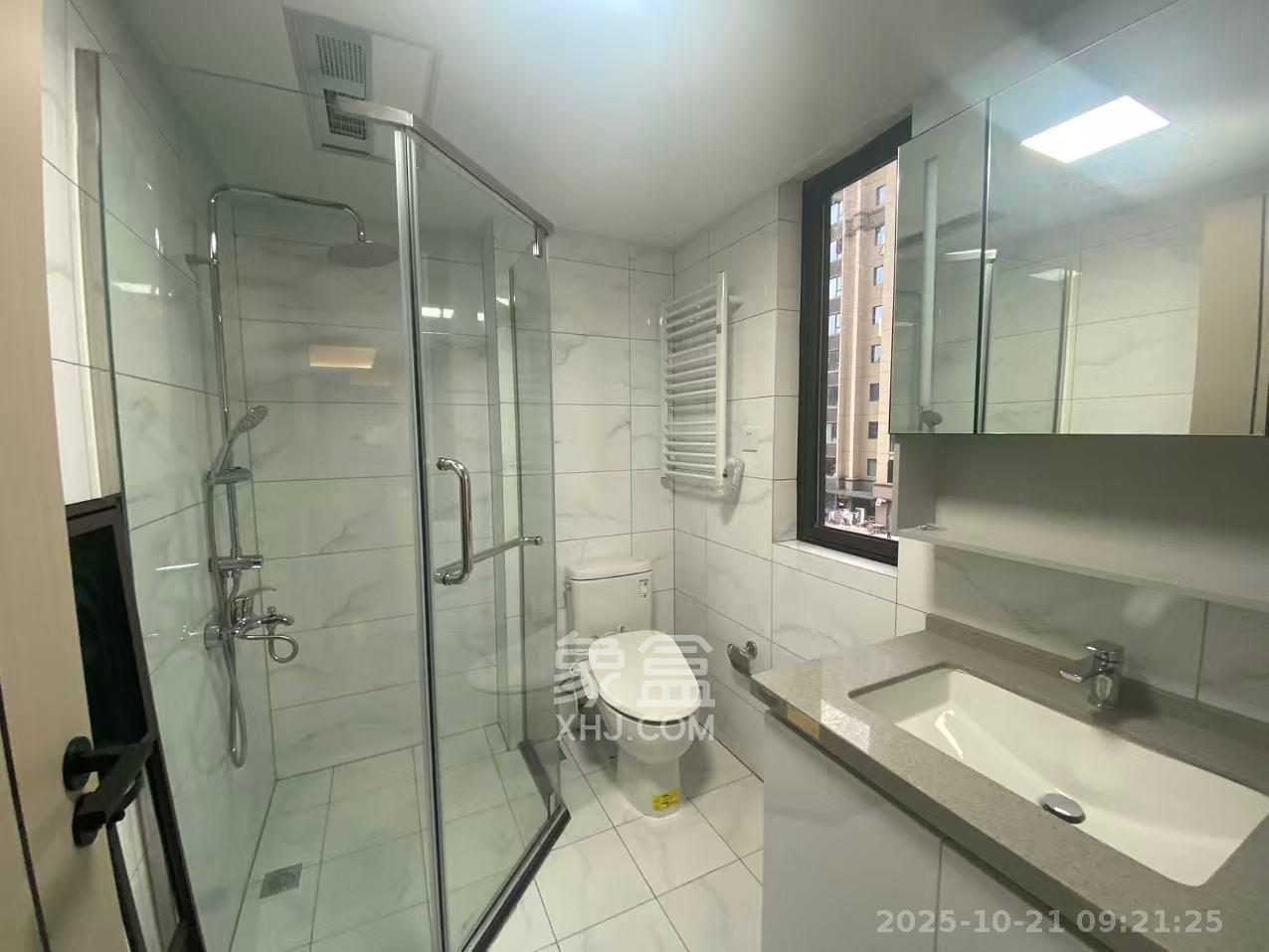 春晖花园  4室2厅2卫    2500.0元/月室内图