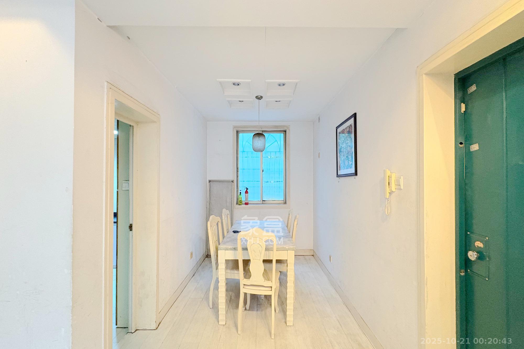 东南明苑 3室2厅2卫 63.8万 东南明苑 3室2厅2卫 63.8万客厅