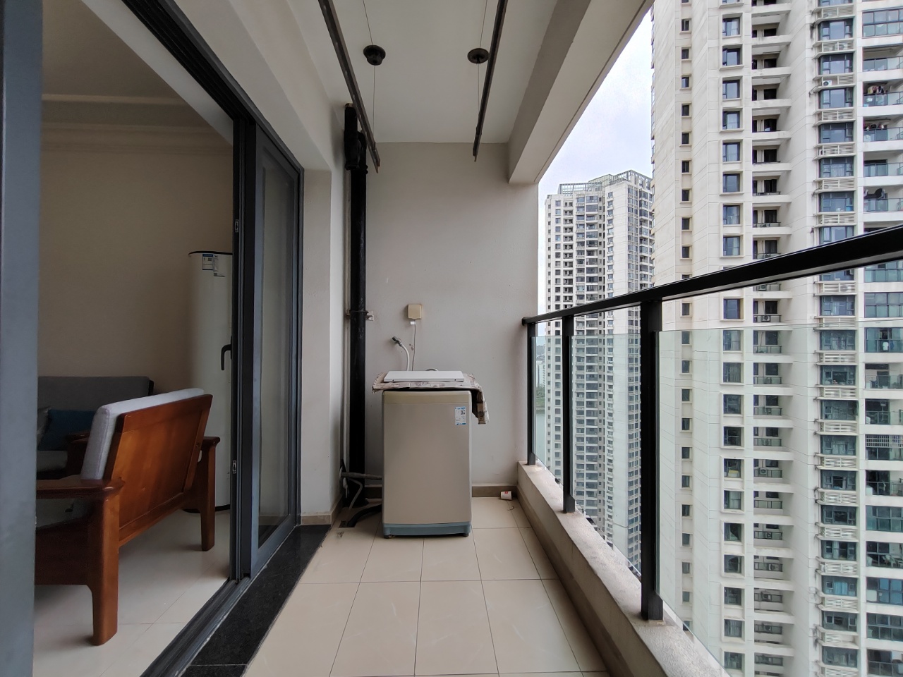 恒大外滩  2室2厅1卫    3000.0元/月 恒大外滩  2室2厅1卫    3000.0元/月室内图