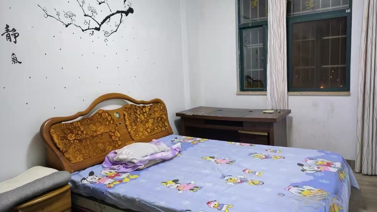 华荣府  3室2厅2卫    2600.0元/月 华荣府  3室2厅2卫    2600.0元/月室内图