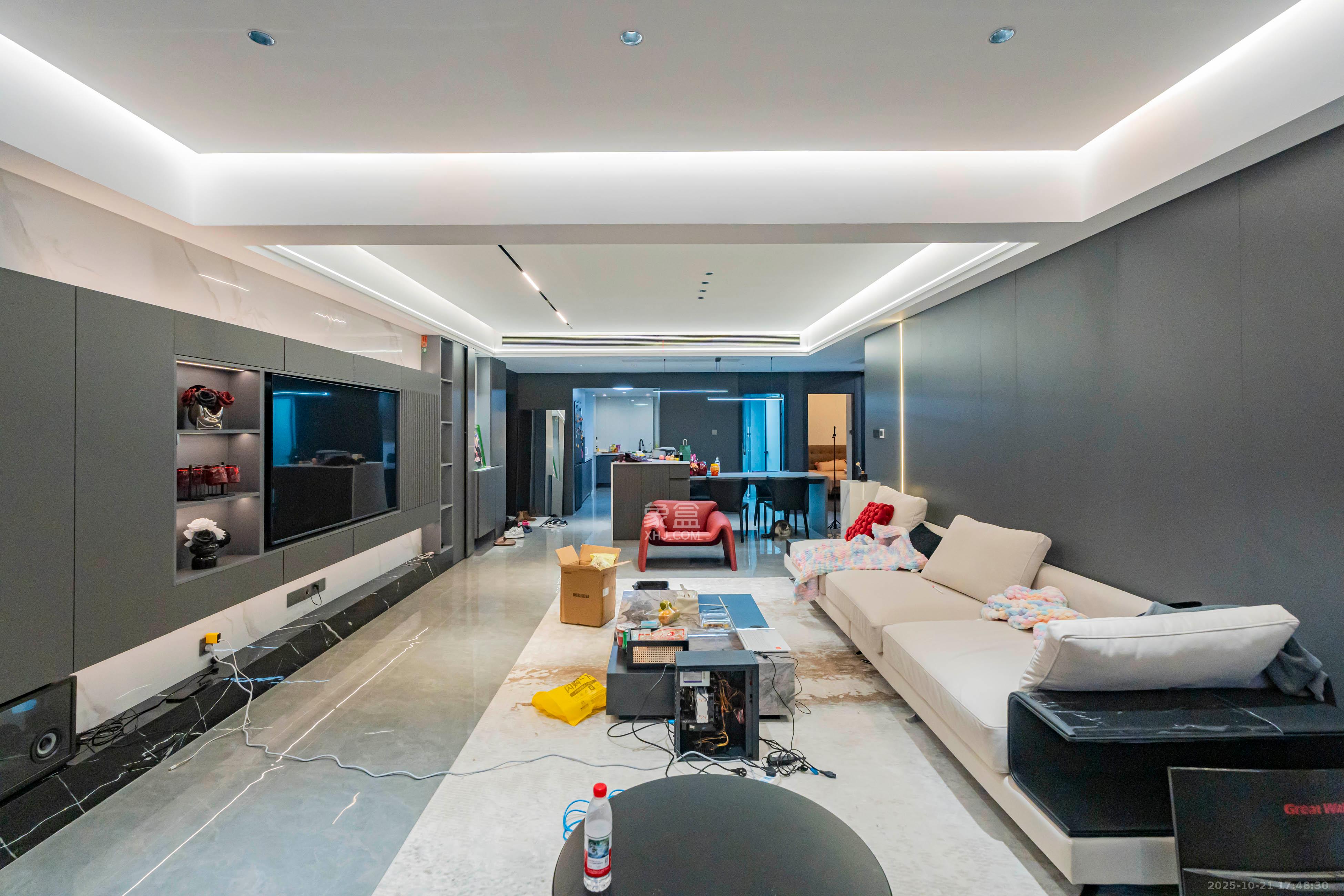 金色屋顶 3室2厅2卫 230.0万 金色屋顶 3室2厅2卫 230.0万客厅