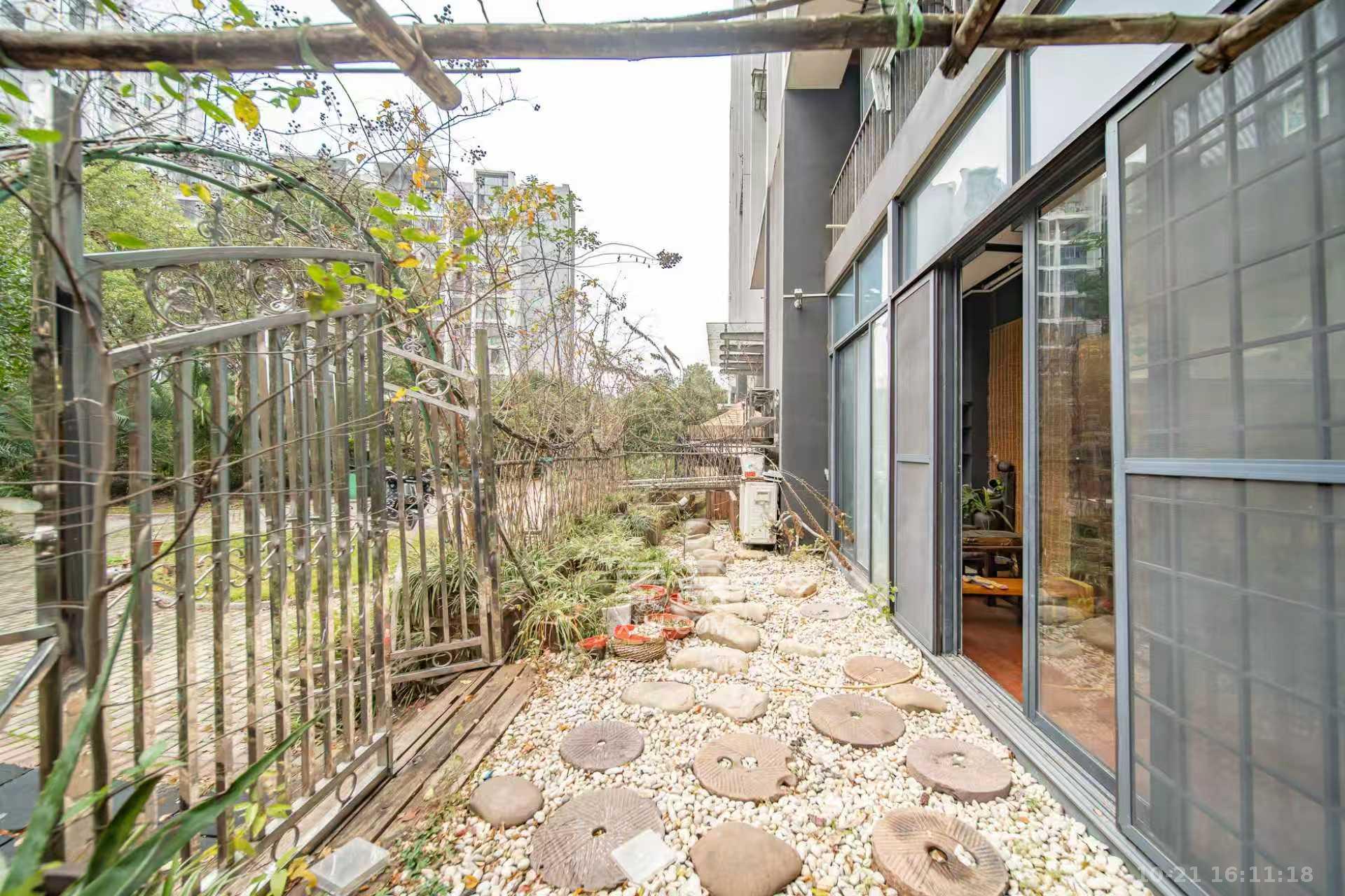 阳光100三期 4室2厅1卫 5000.0元/月 阳光100三期 4室2厅1卫 5000.0元/月室内图