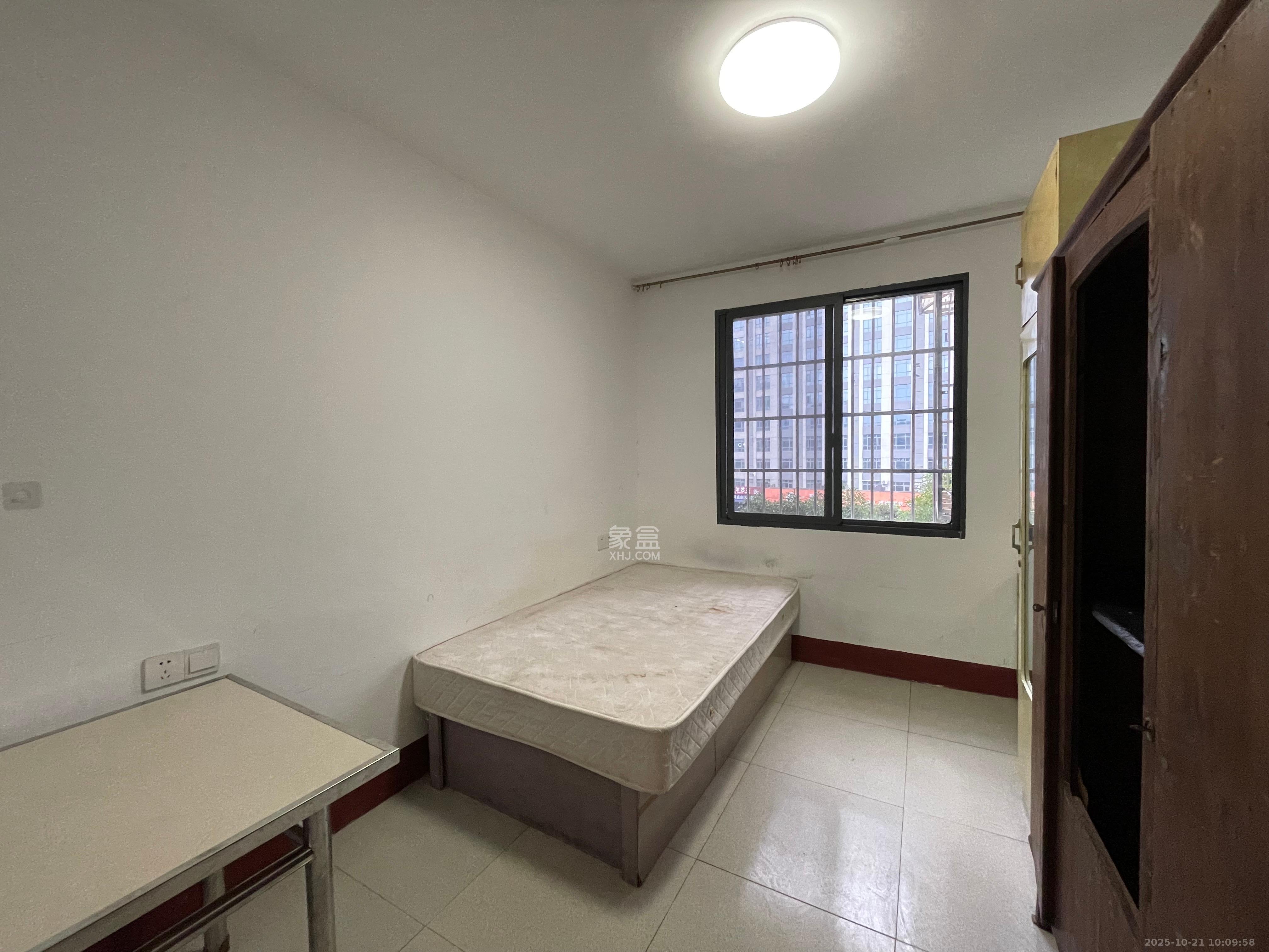 安塑宿舍 2室1厅1卫 1400.0元/月 安塑宿舍 2室1厅1卫 1400.0元/月室内图