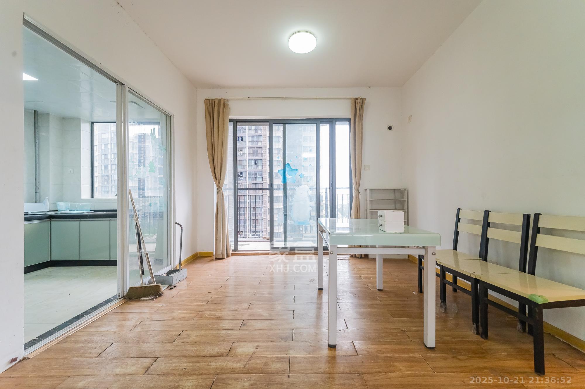 恒基凯旋门一二期  3室2厅2卫    110.0万客厅