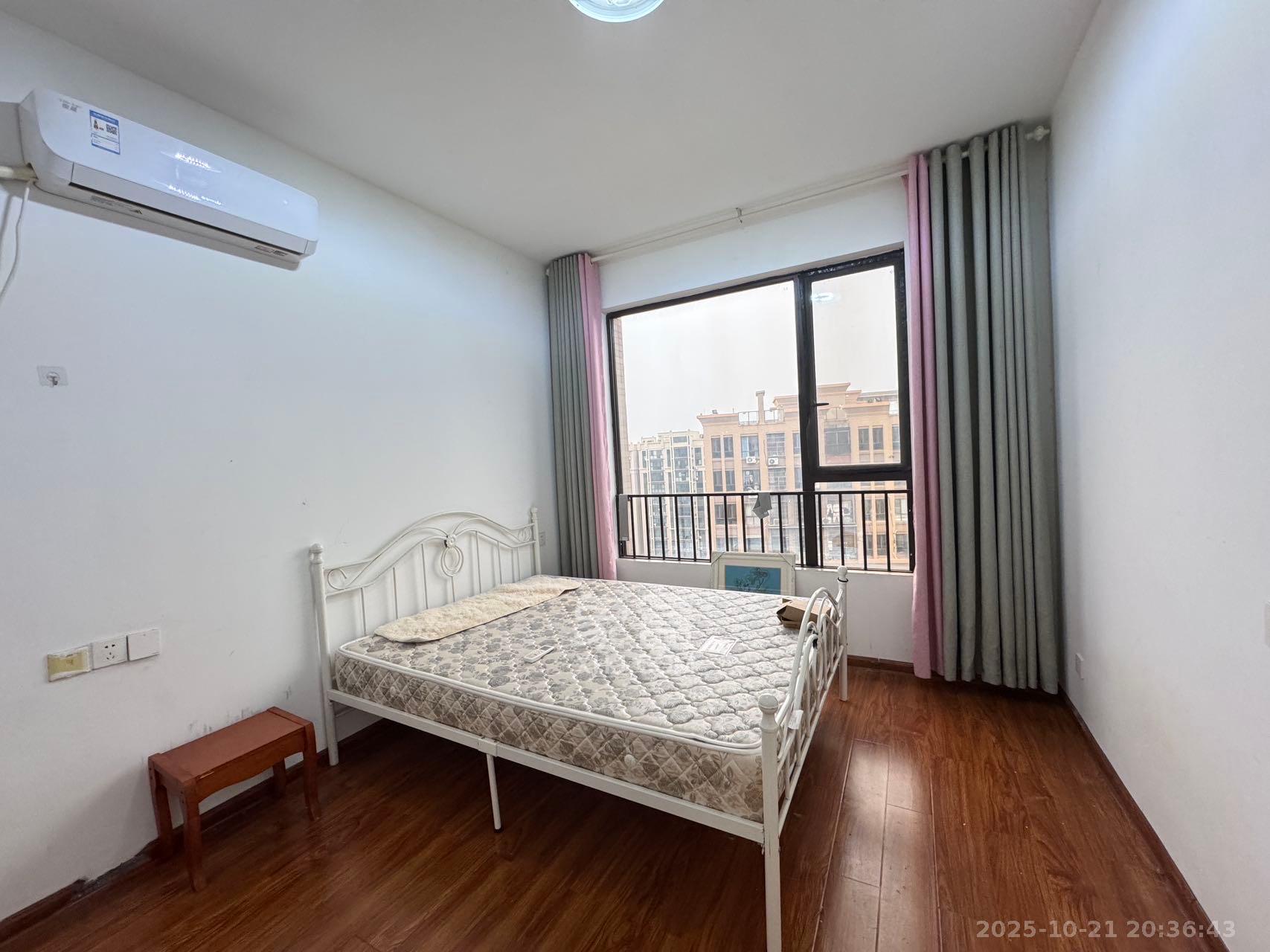 奥林匹克花园贡院三期  1室0厅0卫    1900.0元/月 奥林匹克花园贡院三期  1室0厅0卫    1900.0元/月室内图