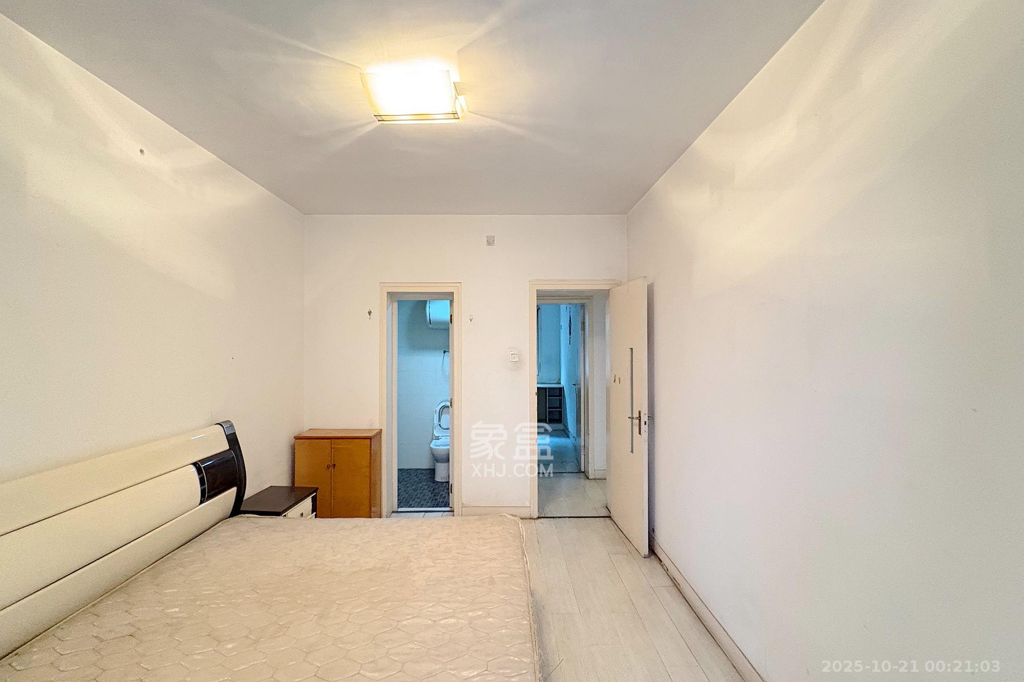 东南明苑 3室2厅2卫 63.8万 东南明苑 3室2厅2卫 63.8万卧室