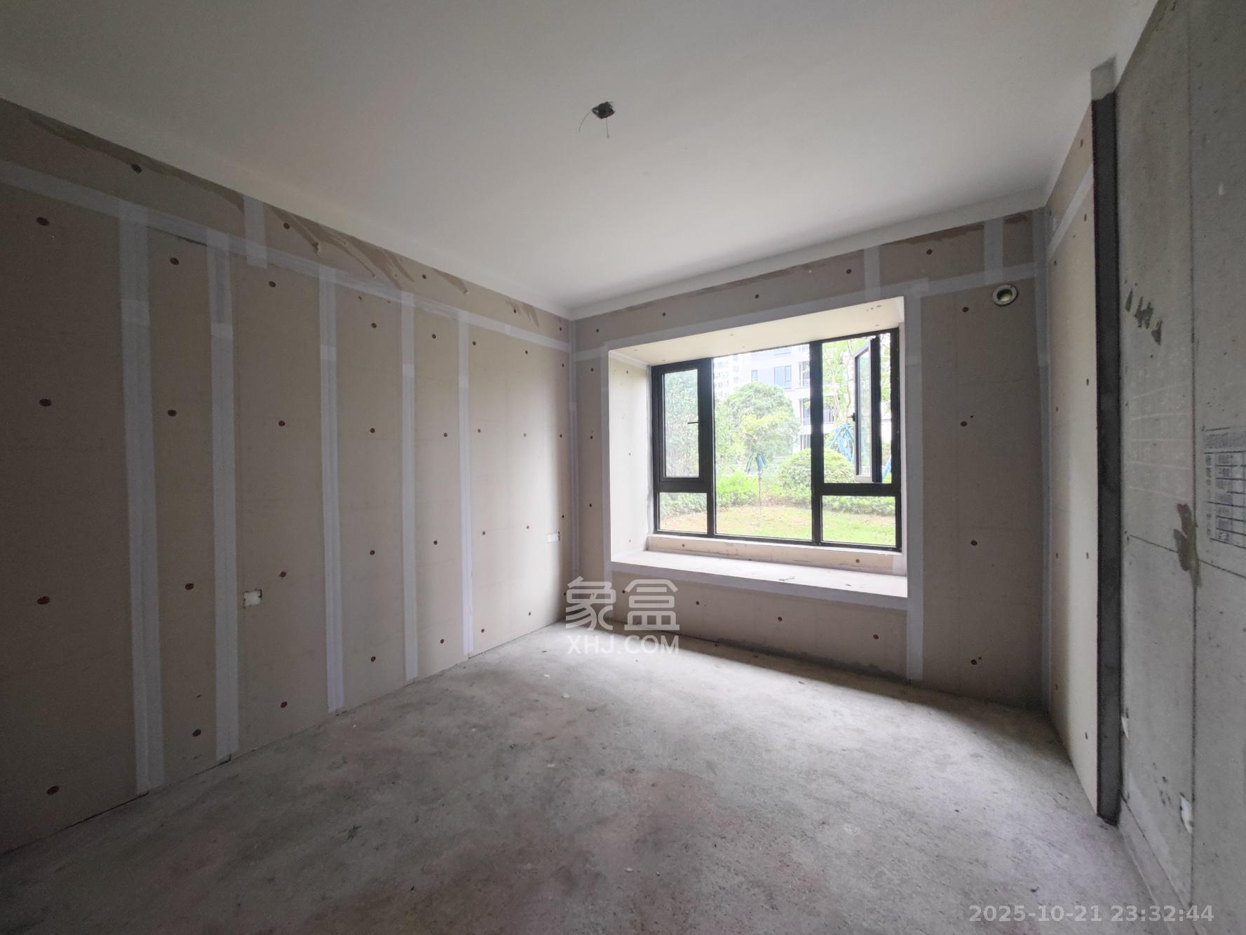 远洋红星天铂二期  4室2厅2卫    112.0万卧室