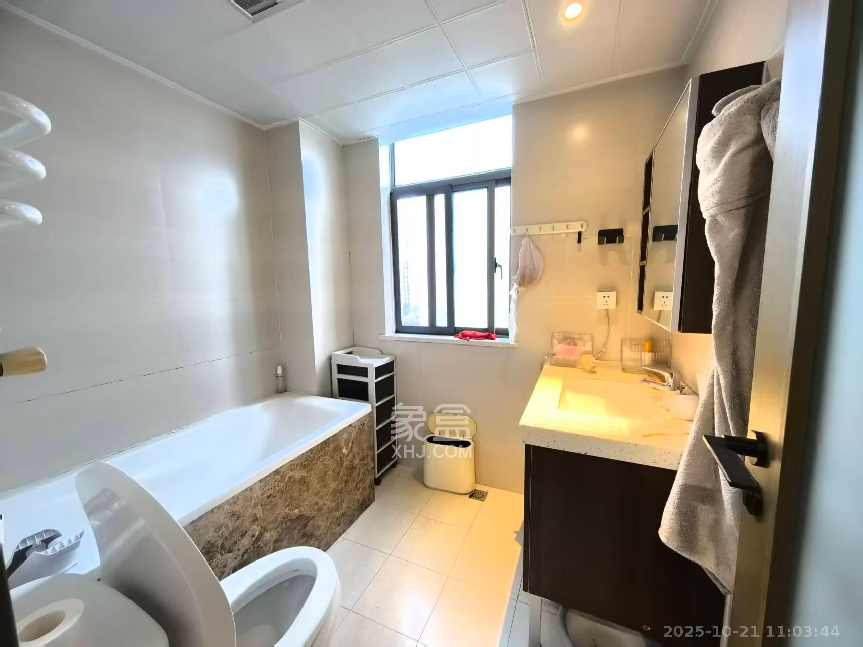 龙湾1号公馆  3室2厅1卫    3500.0元/月 龙湾1号公馆  3室2厅1卫    3500.0元/月