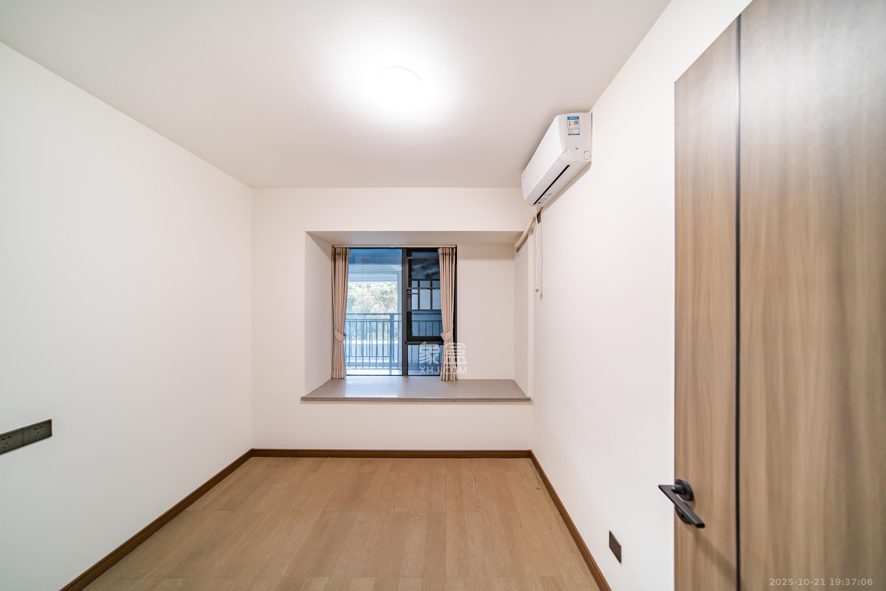 卓越洋湖晴翠  3室1厅1卫    188.0万卧室