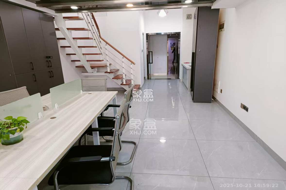 华润置地广场二期  1室1厅1卫    1850.0元/月 华润置地广场二期  1室1厅1卫    1850.0元/月室内图