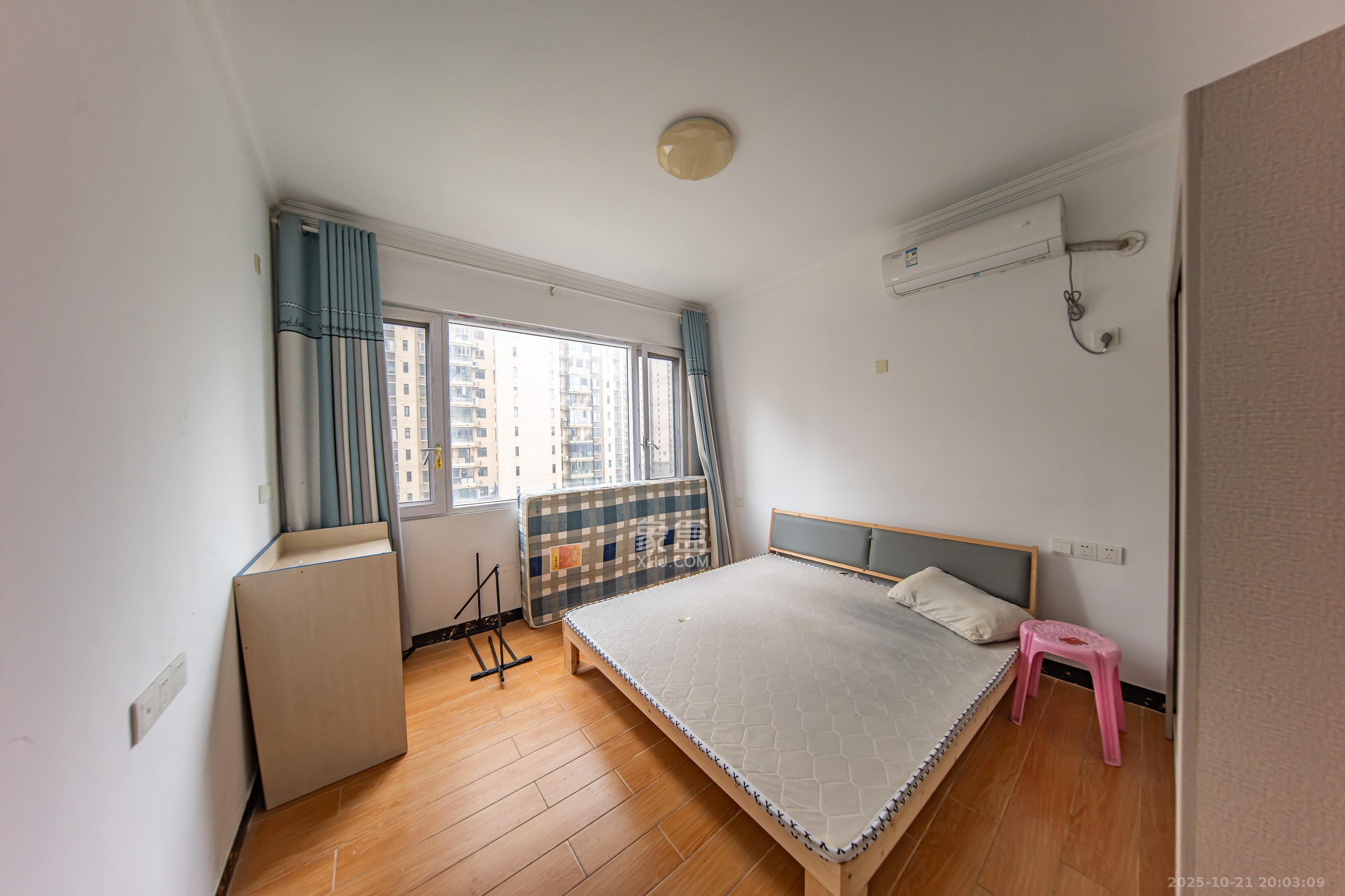 江山帝景哈佛  3室2厅1卫    76.0万卧室