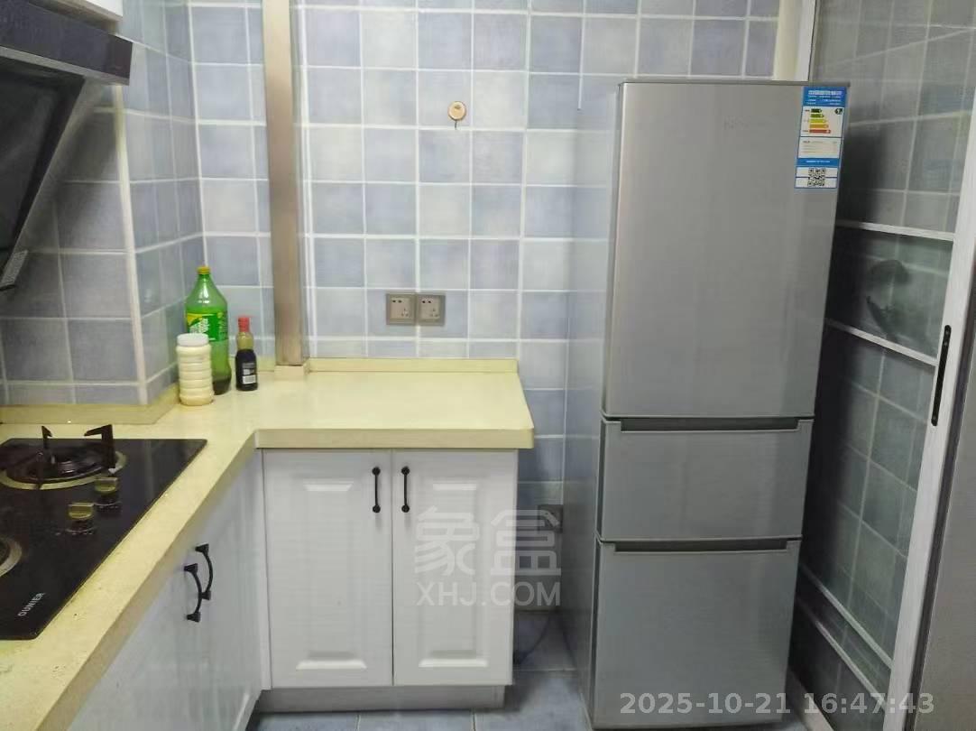 日盛山湖城  1室2厅1卫    1800.0元/月室内图