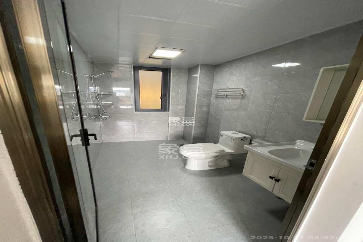 卓越浅水湾  3室2厅2卫    2600.0元/月 卓越浅水湾  3室2厅2卫    2600.0元/月室内图