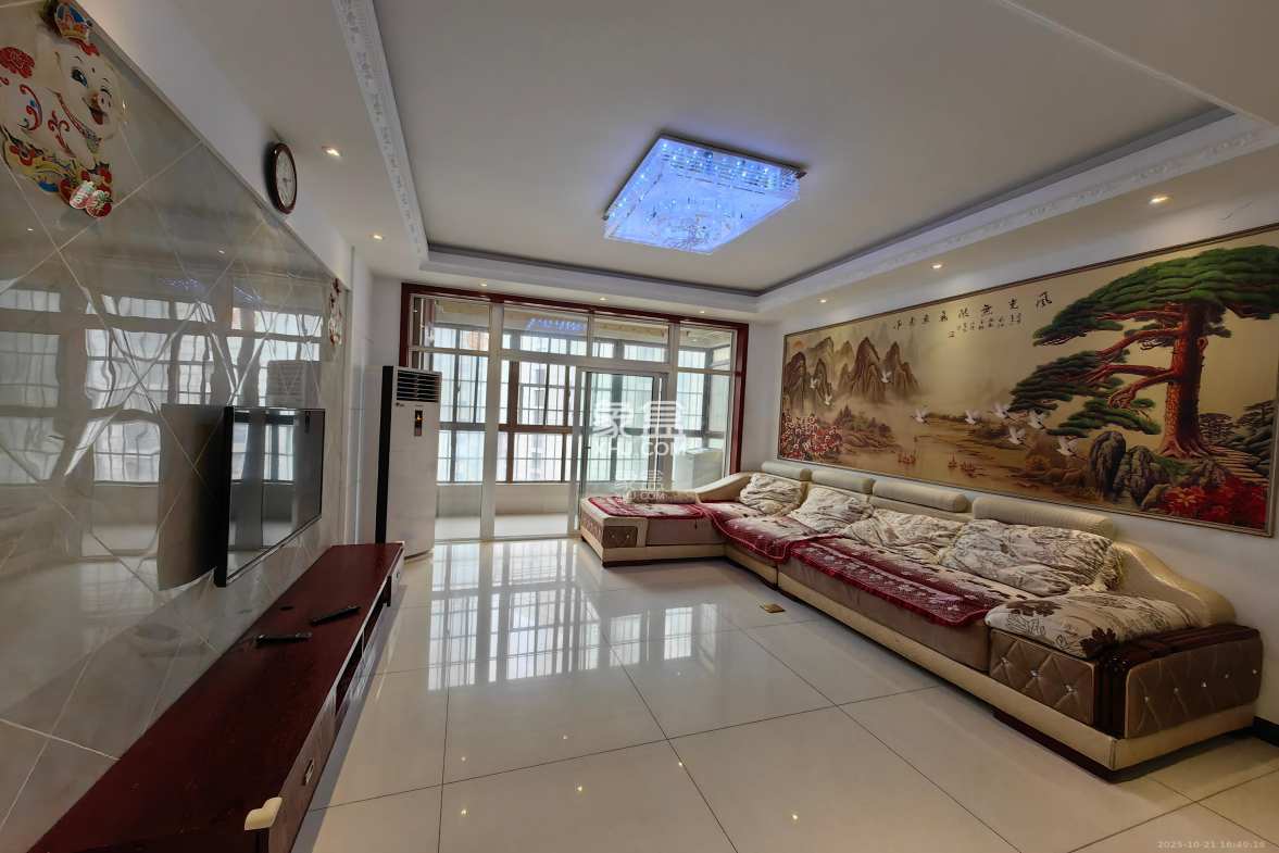 星城福邸(雄天朗郡) 3室2厅2卫 1800.0元/月 星城福邸(雄天朗郡) 3室2厅2卫 1800.0元/月室内图