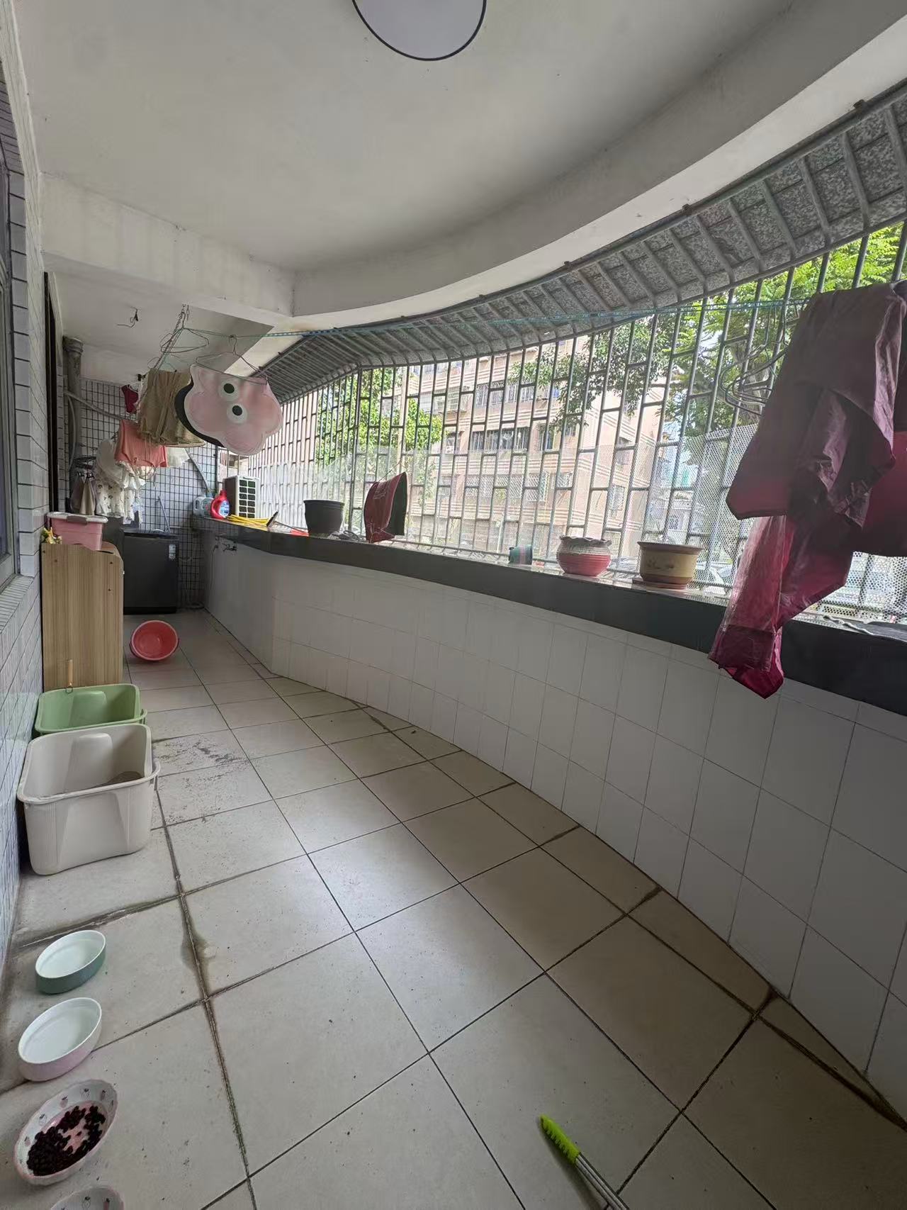 气象局宿舍（海府路60号）  3室2厅1卫    106.0万客厅