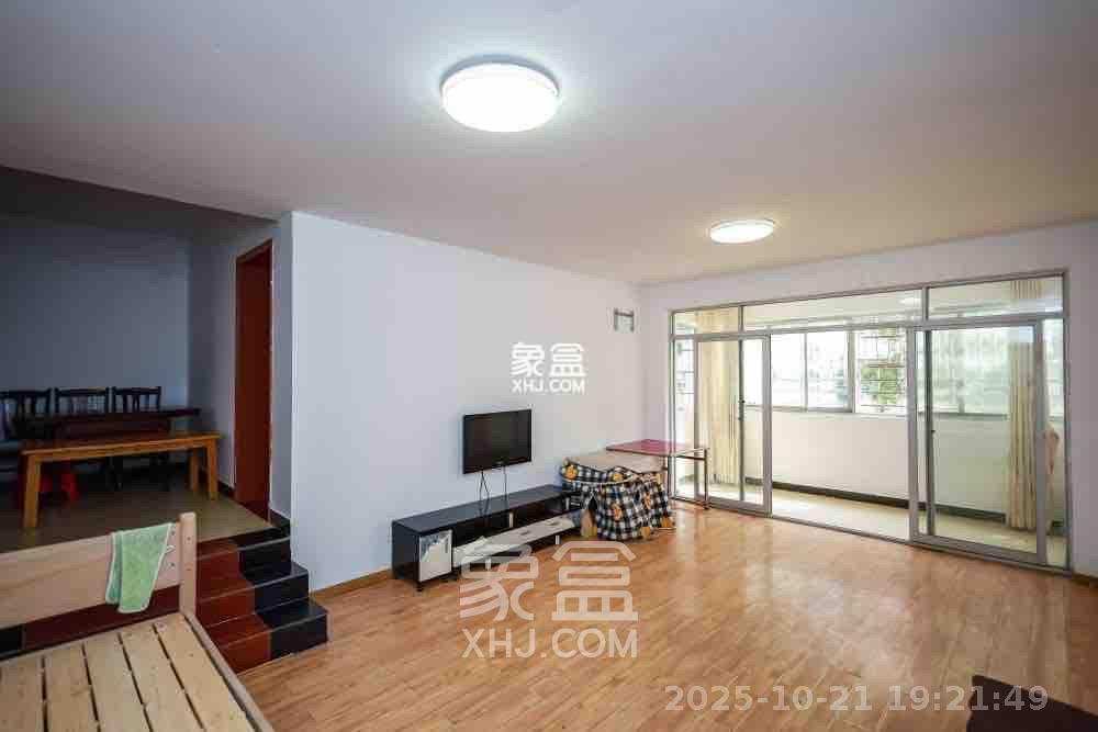 咸嘉新村嘉兴苑  2室2厅1卫    1800.0元/月 咸嘉新村嘉兴苑  2室2厅1卫    1800.0元/月室内图