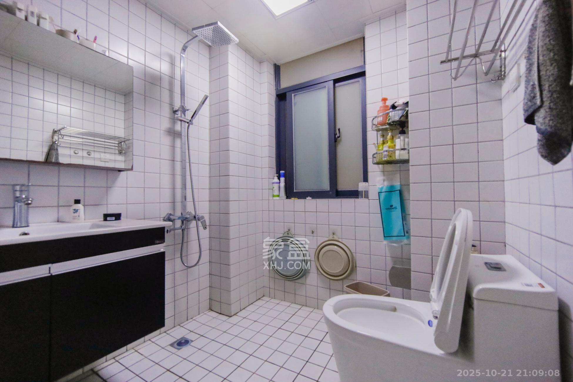 新盛珑璟台  3室2厅2卫    98.8万卫生间