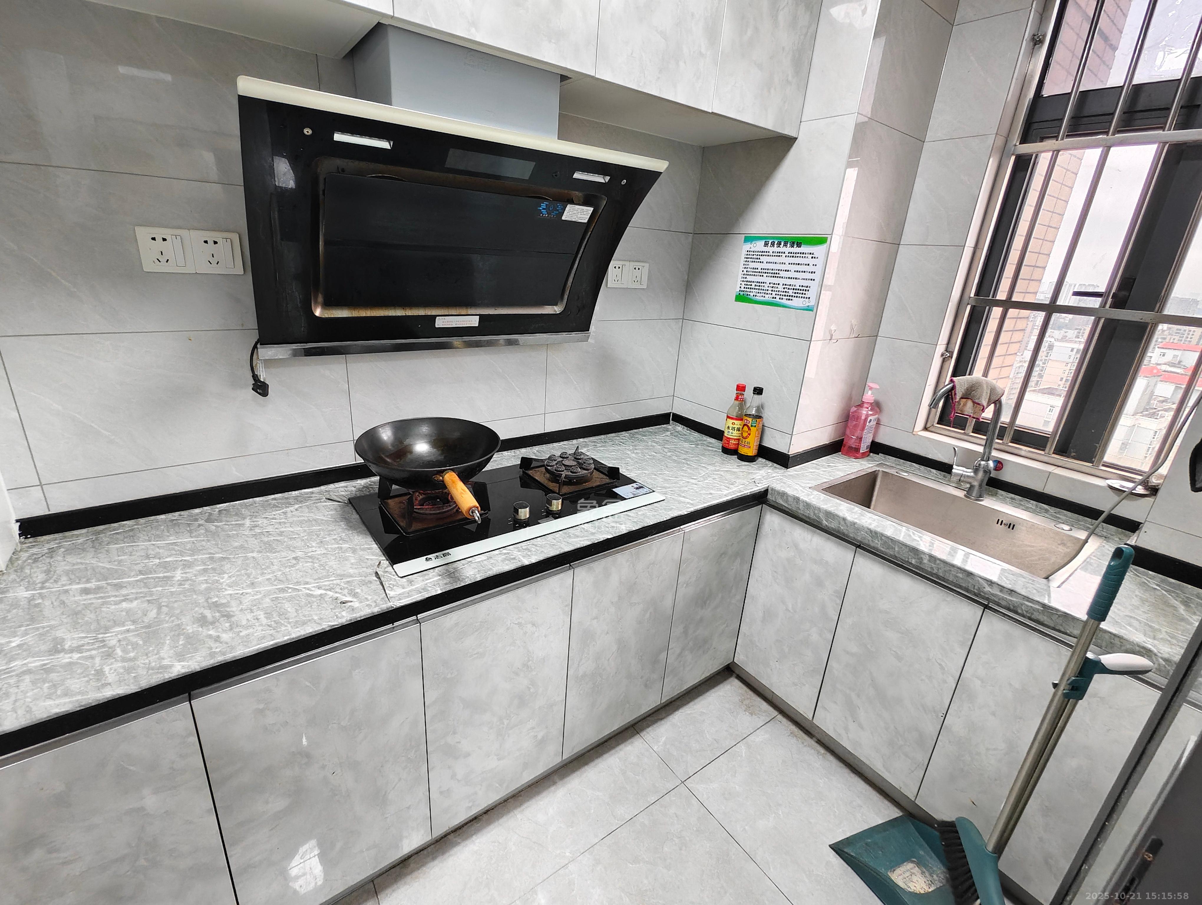 西子湖畔沃府  3室2厅1卫    2800.0元/月 西子湖畔沃府  3室2厅1卫    2800.0元/月室内图