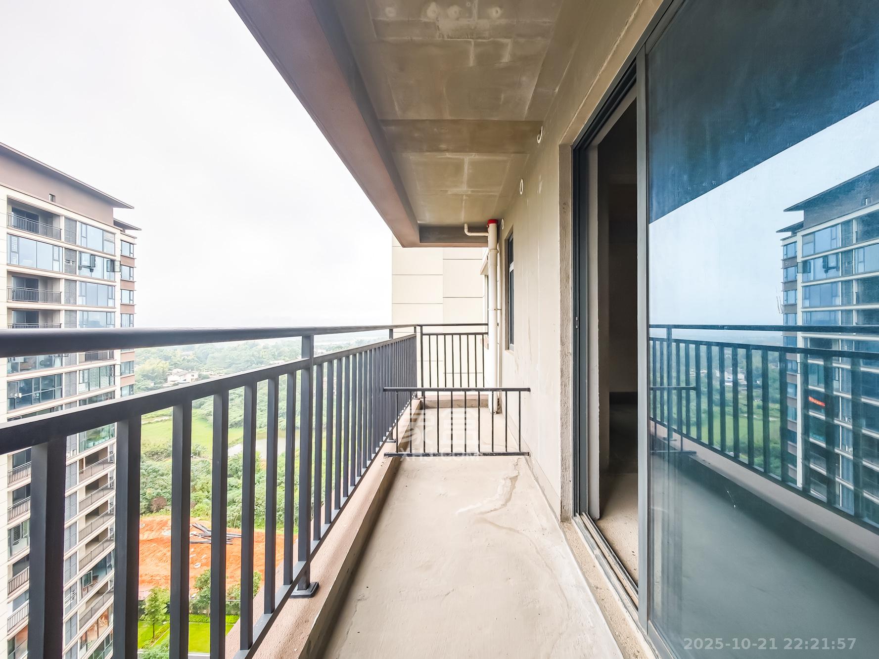 日盛湖湘府 3室2厅1卫 118.0万 日盛湖湘府 3室2厅1卫 118.0万阳台