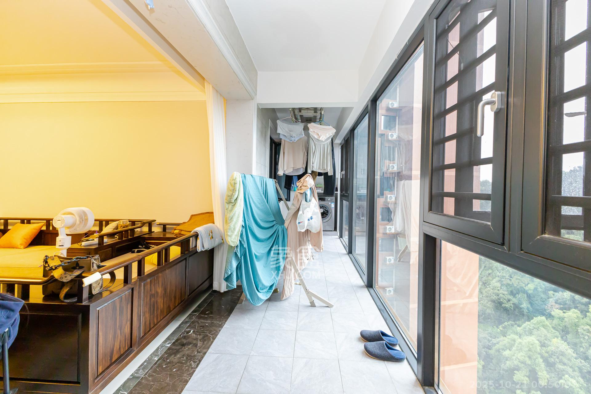 珠江东方明珠(新地东方明珠)三期 4室2厅2卫 120.0万 珠江东方明珠(新地东方明珠)三期 4室2厅2卫 120.0万阳台