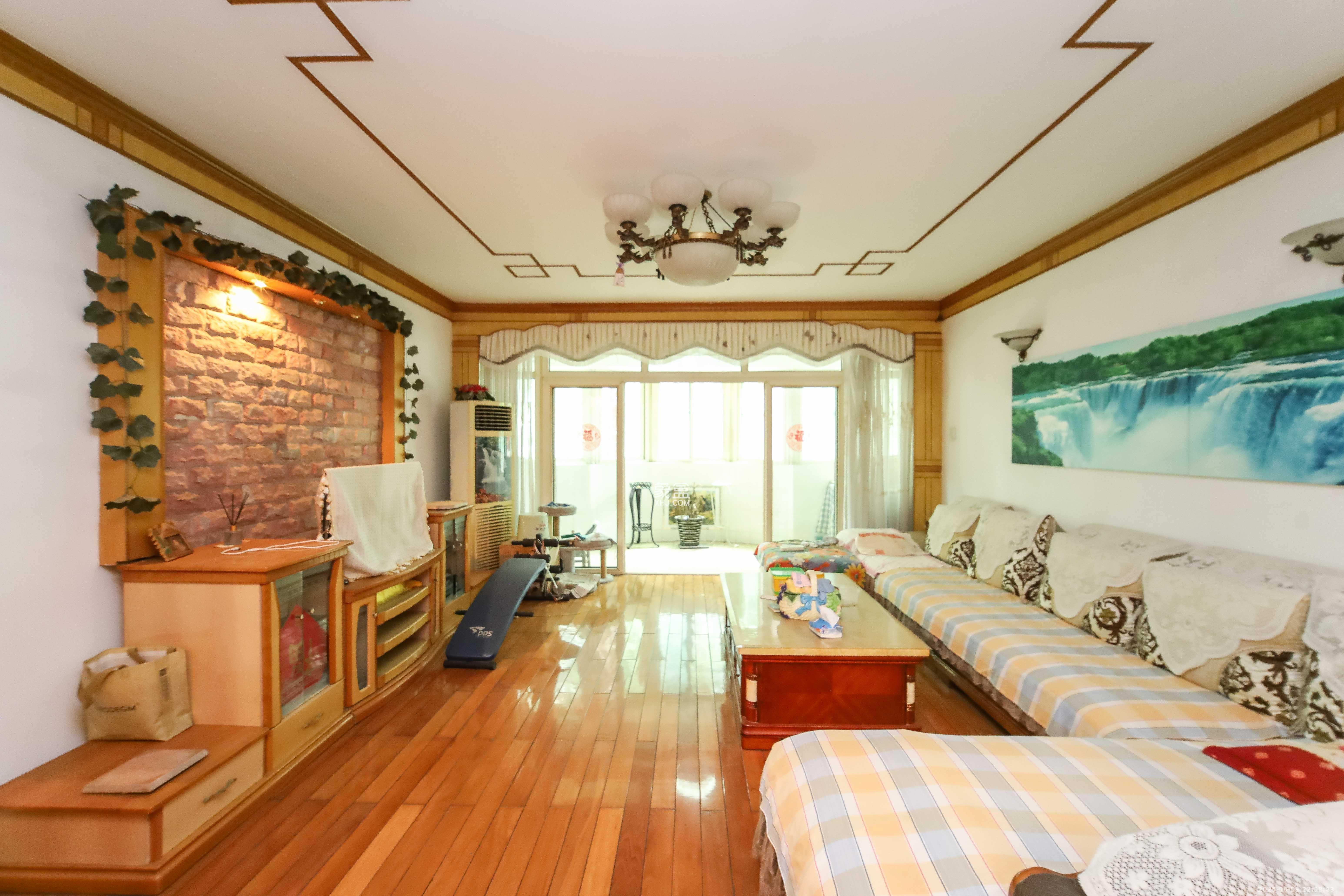 德政园  3室2厅1卫    2200.0元/月室内图