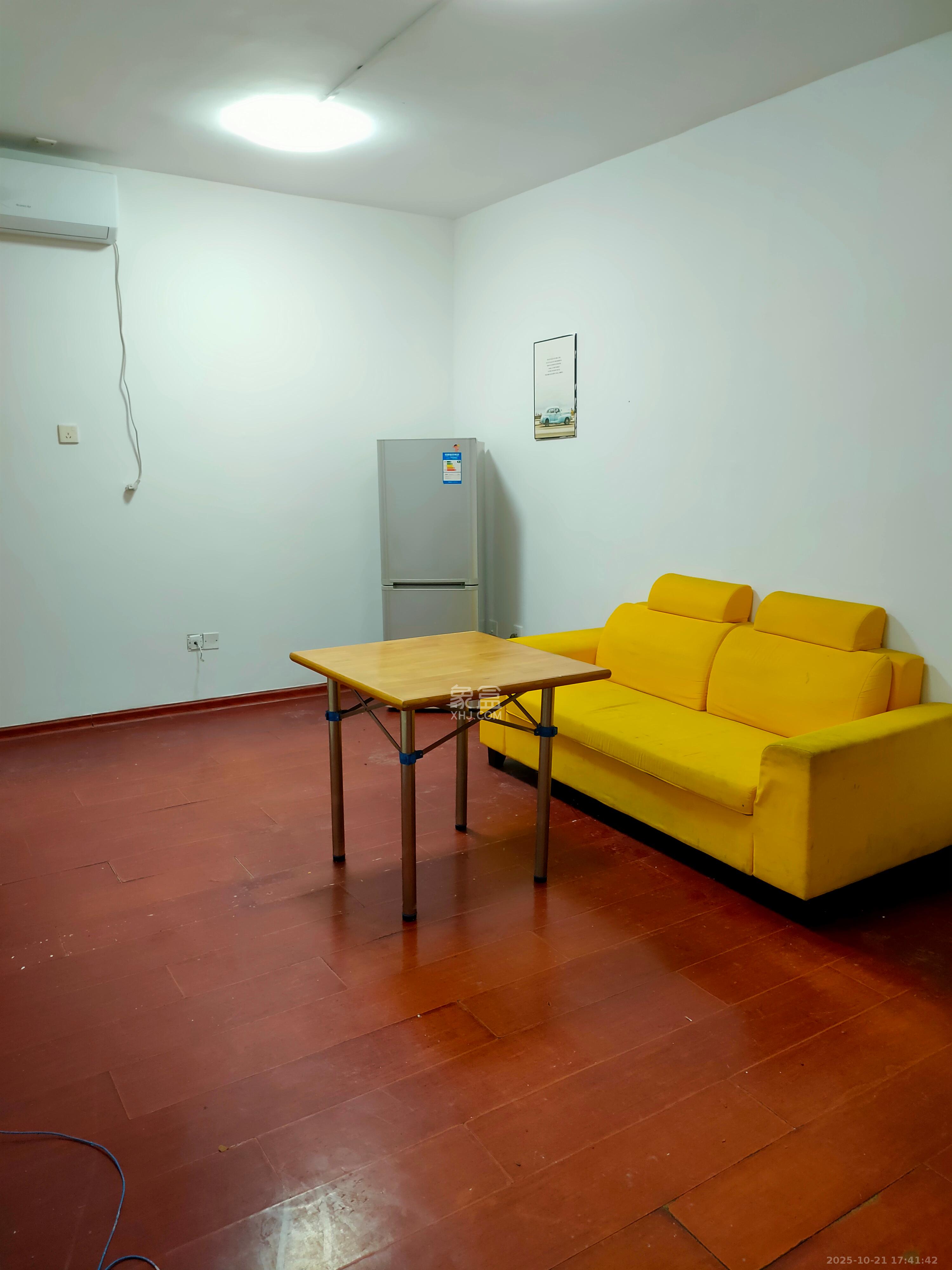 星尚520  1室1厅1卫    1500.0元/月 星尚520  1室1厅1卫    1500.0元/月