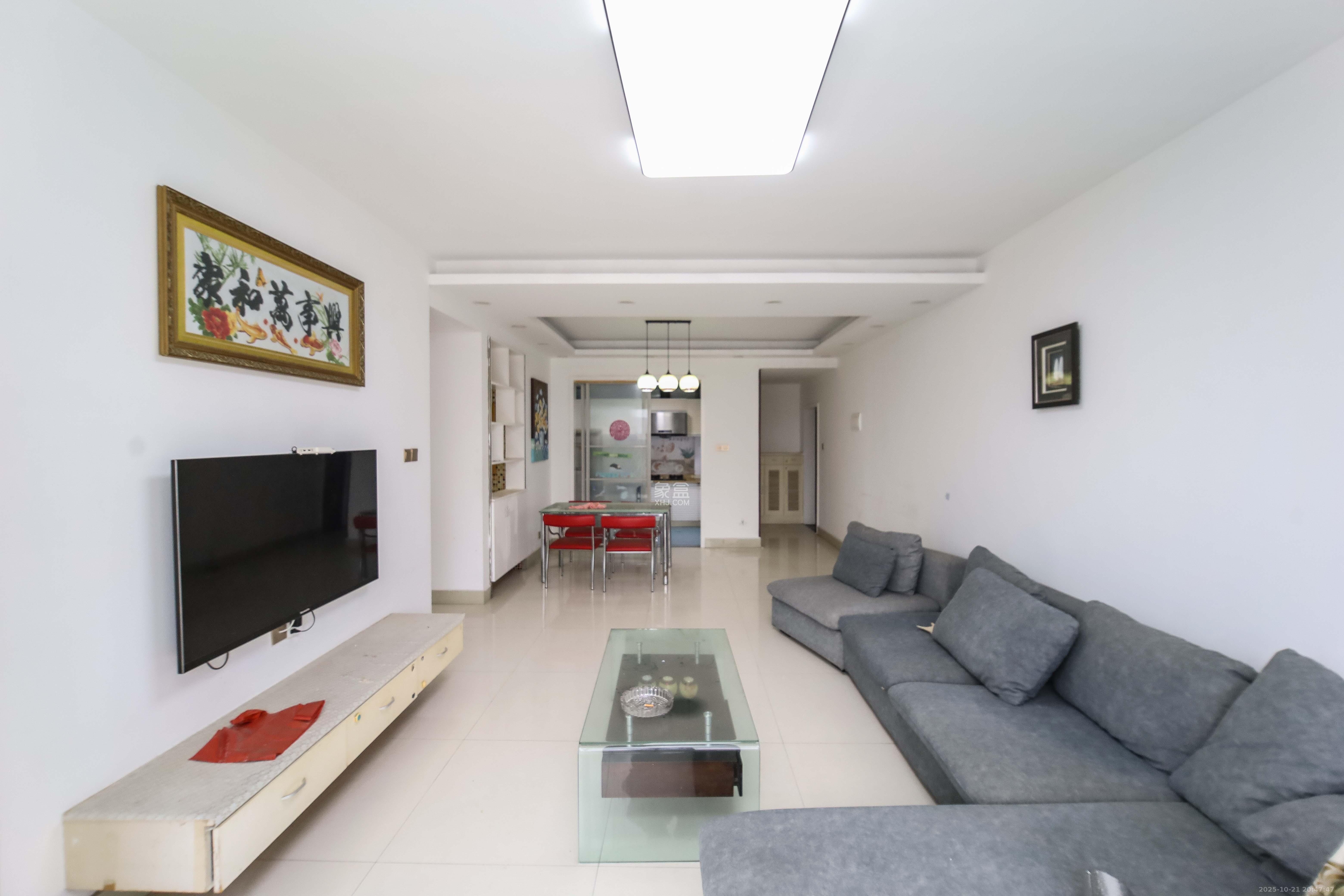 银港水晶城  3室2厅2卫    85.8万客厅