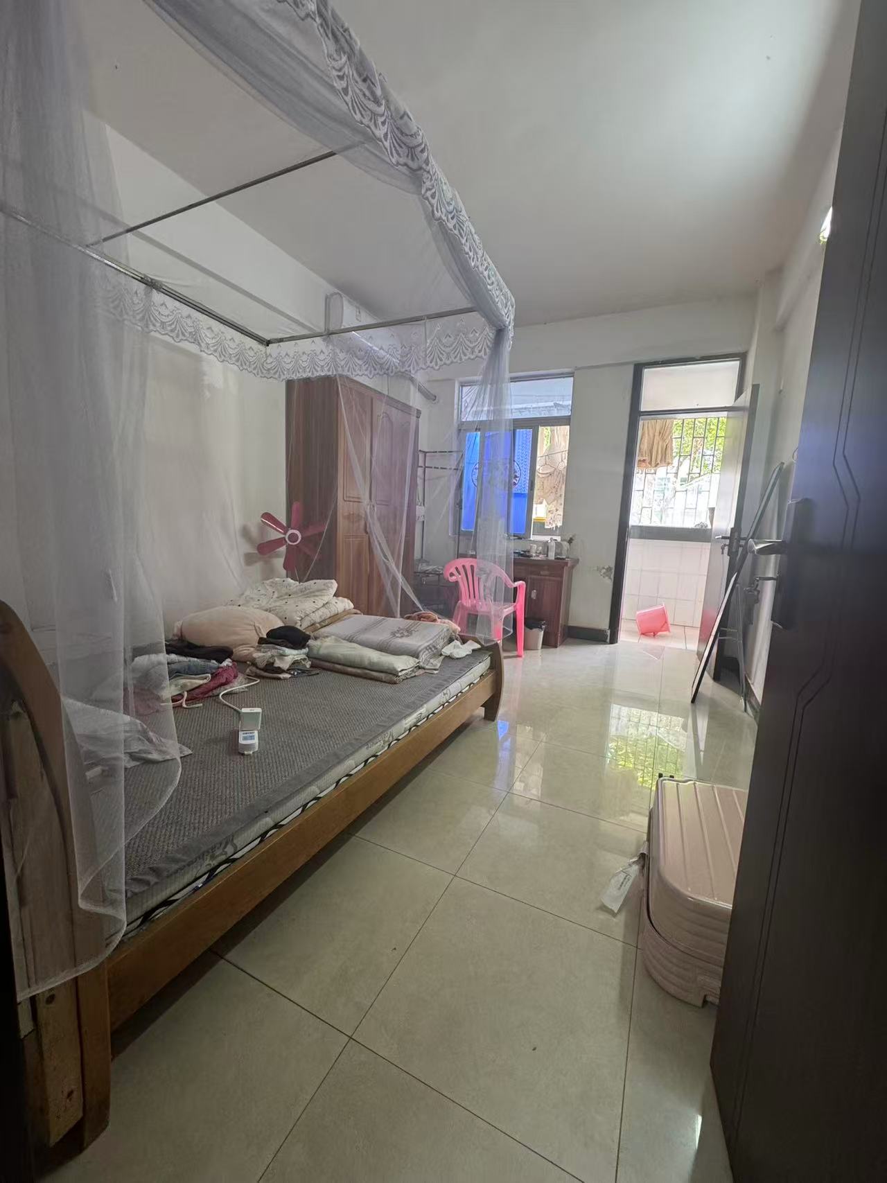 气象局宿舍(海府路60号) 3室2厅1卫 106.0万 气象局宿舍(海府路60号) 3室2厅1卫 106.0万客厅