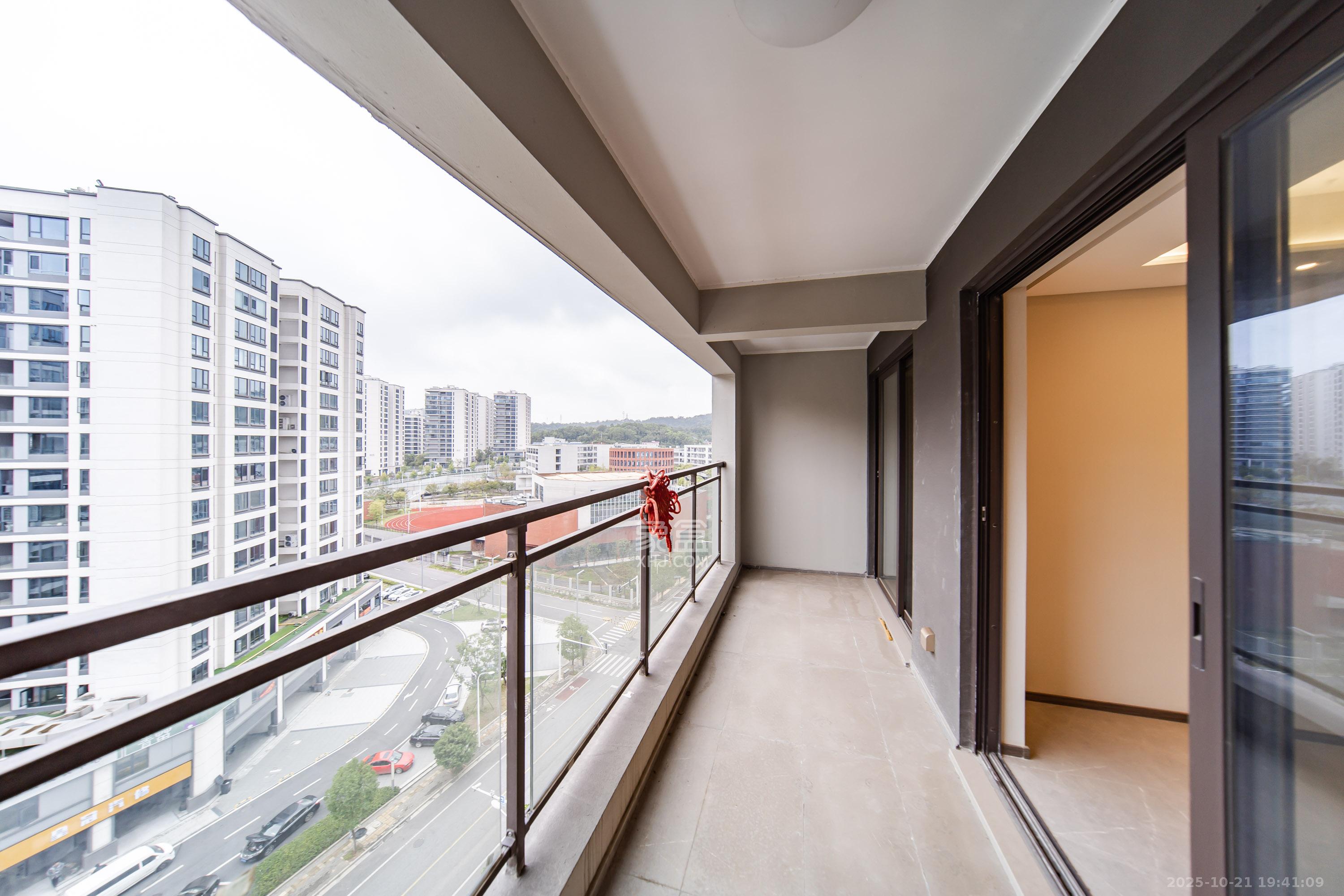 龙湖江与城  3室2厅2卫    130.0万阳台