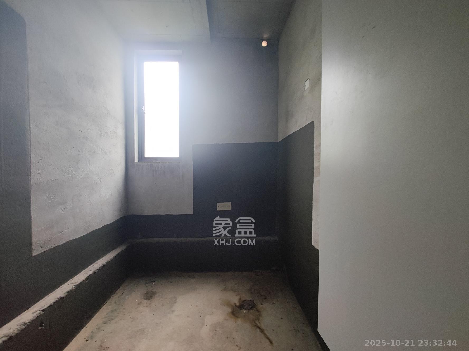 远洋红星天铂二期  4室2厅2卫    112.0万卫生间