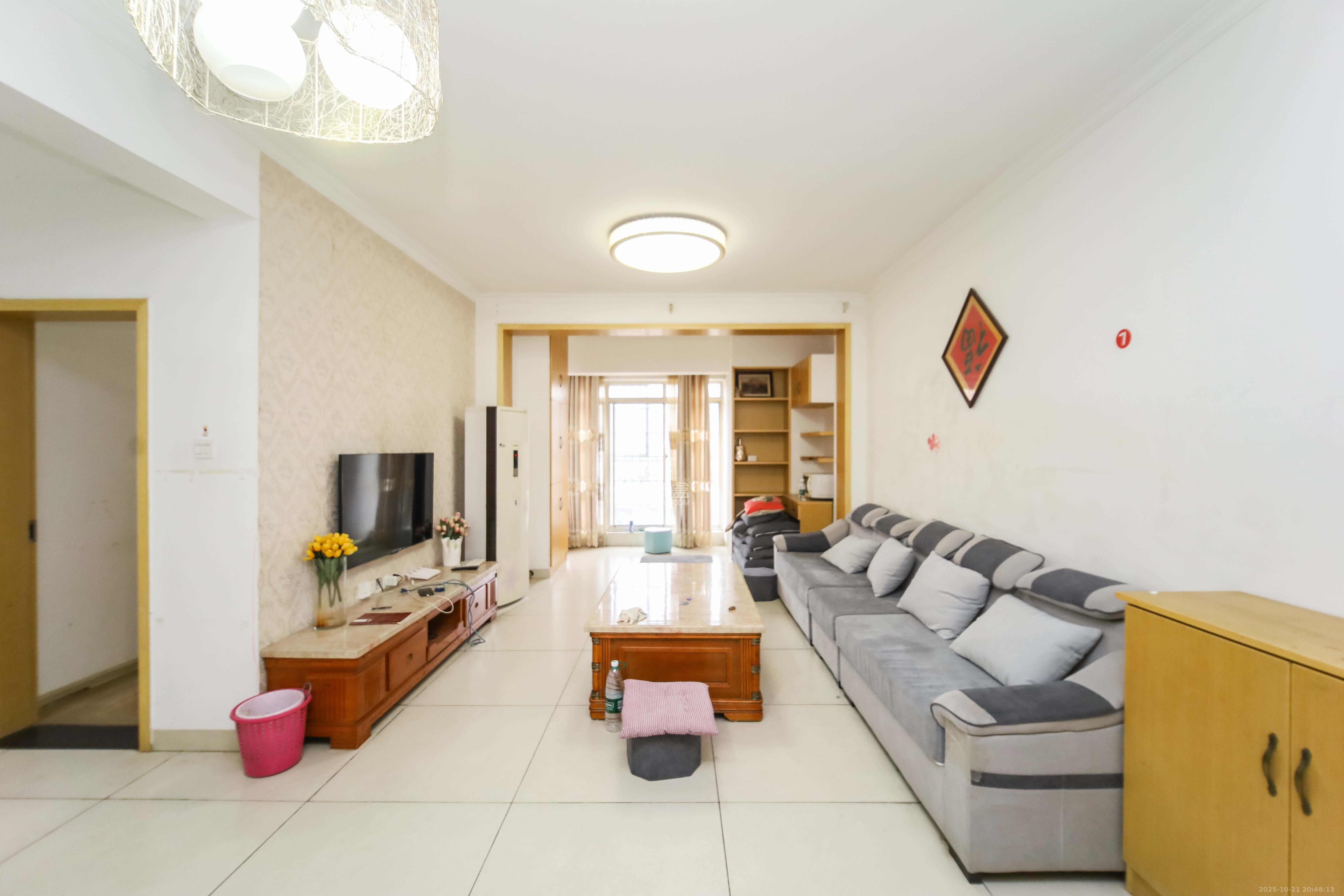 上河国际C区 3室2厅1卫 88.0万 上河国际C区 3室2厅1卫 88.0万客厅