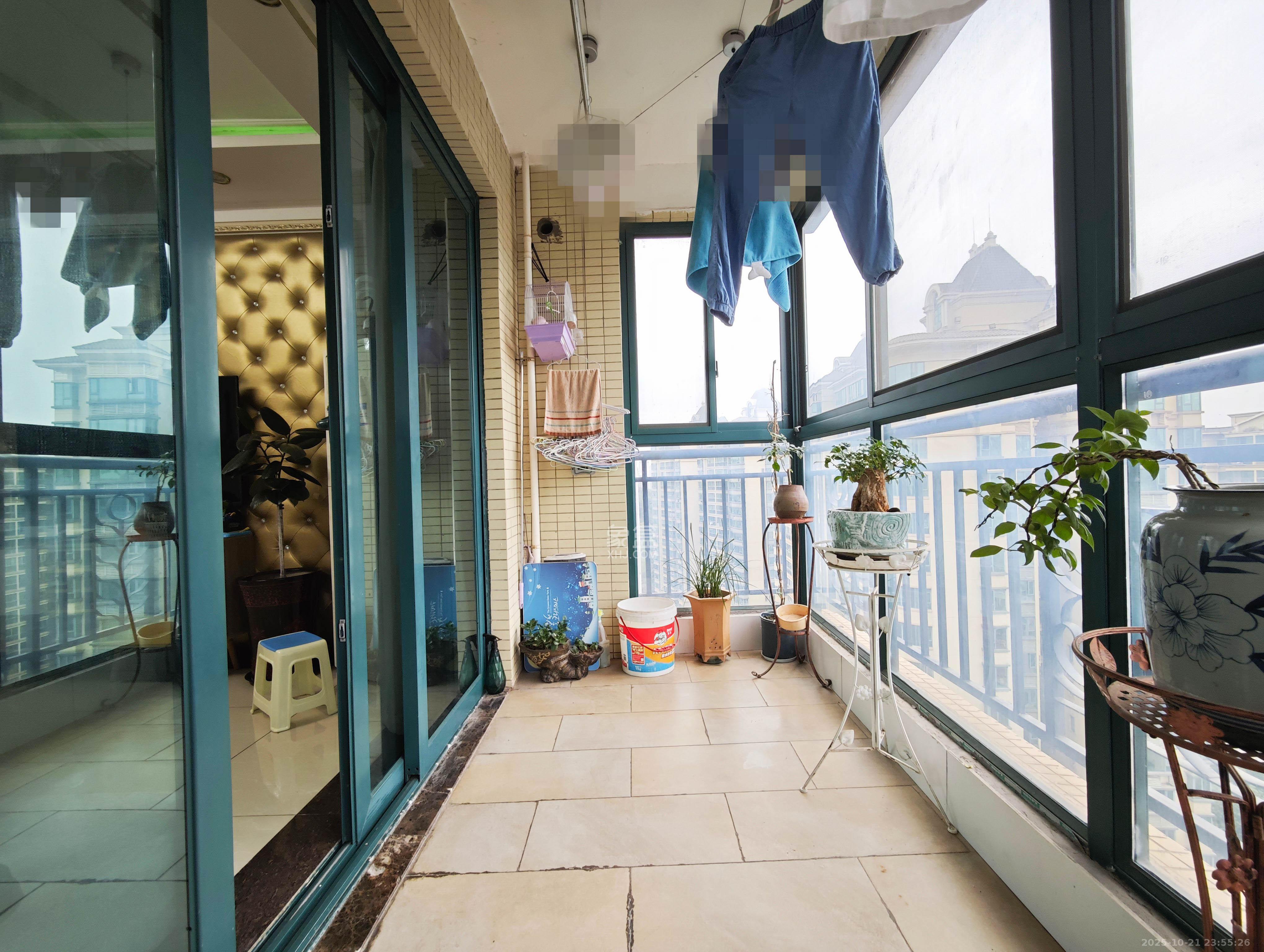 恒大城  1室2厅2卫    88.0万阳台