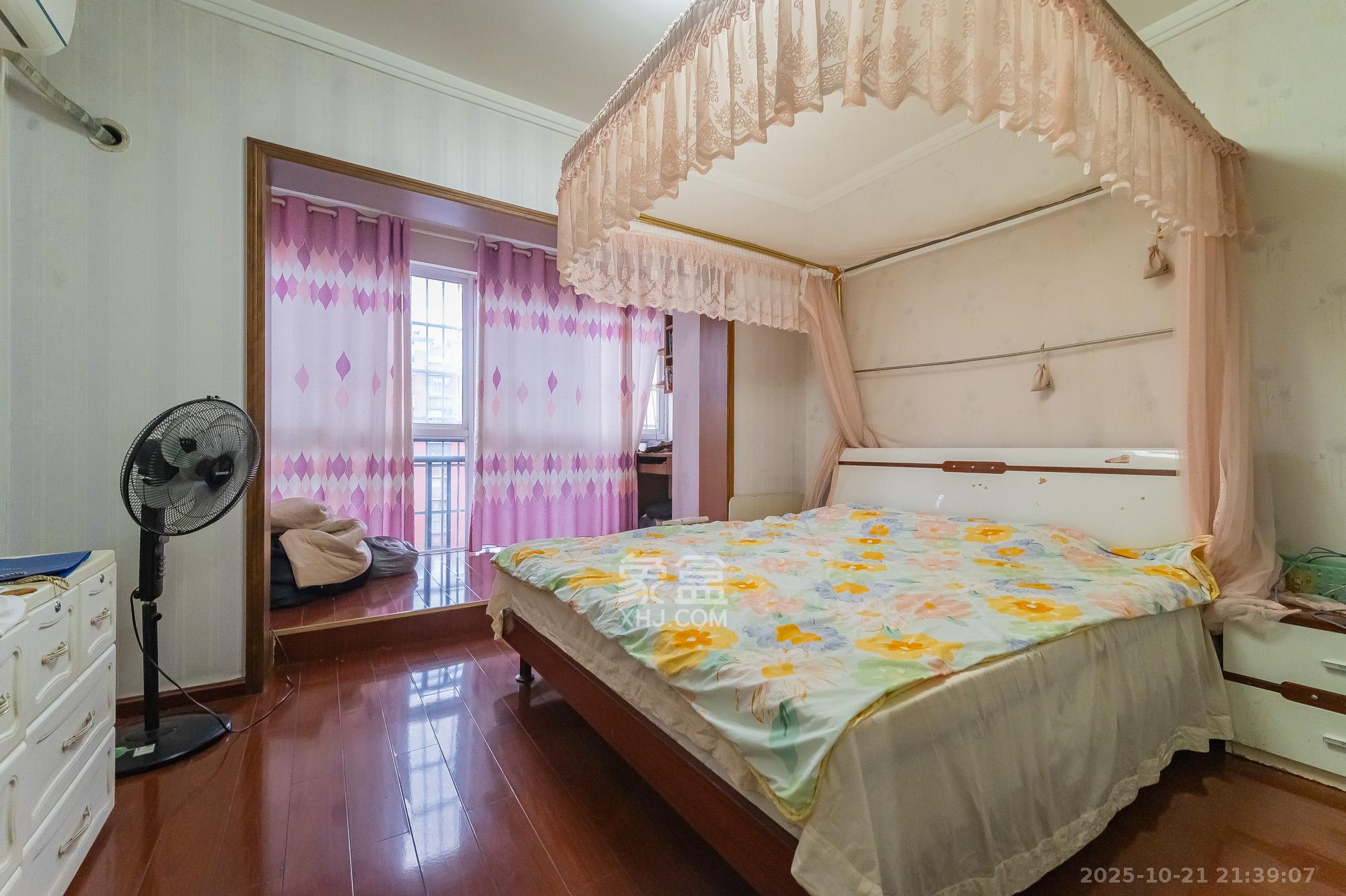 佳美星城  3室2厅2卫    62.8万卧室