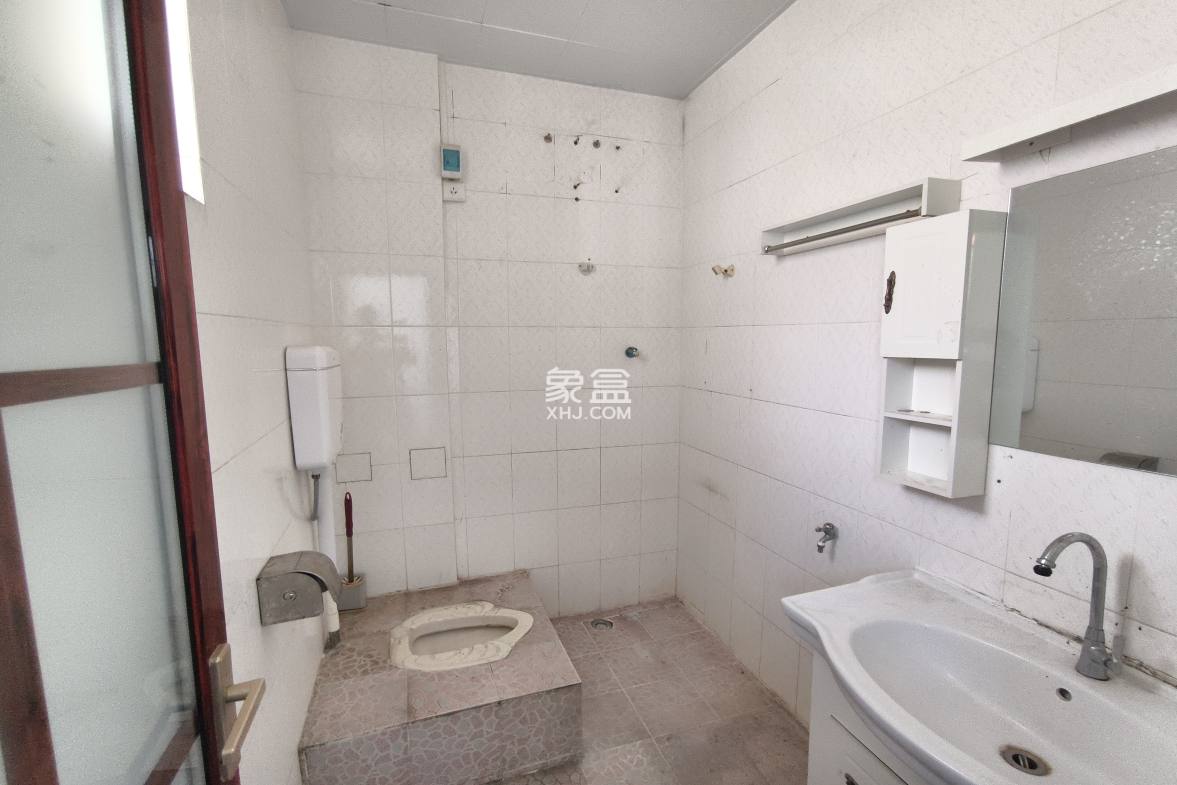 美舍小区(美舍河开发区) 10室2厅3卫 13500.0元/月 美舍小区(美舍河开发区) 10室2厅3卫 13500.0元/月室内图