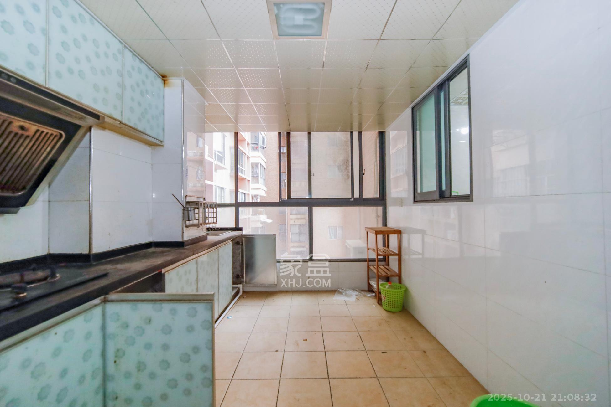 上海城小区  3室2厅2卫    82.0万厨房