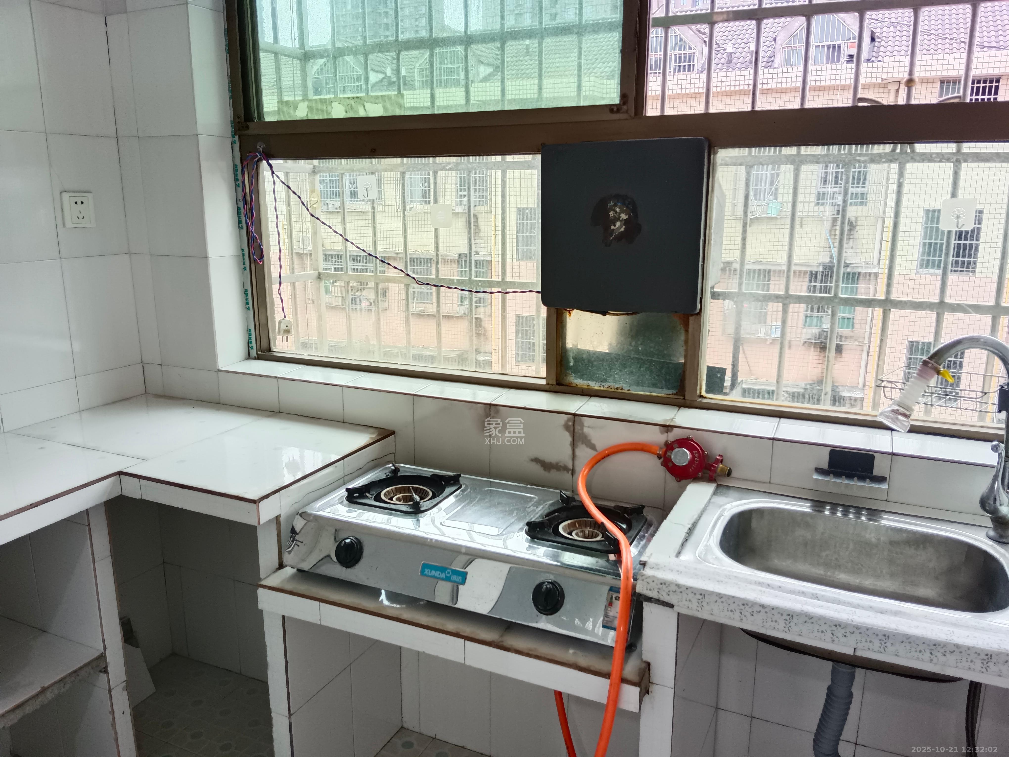 高岭小区  1室1厅1卫    1100.0元/月 高岭小区  1室1厅1卫    1100.0元/月室内图